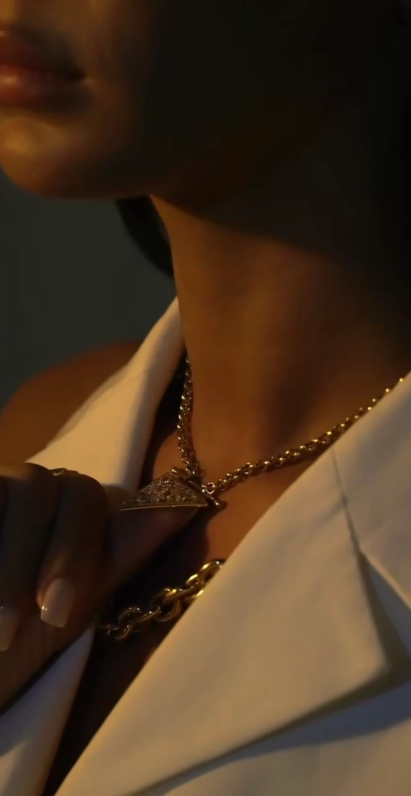 Üçgen Taşlı Tasarım Kolye