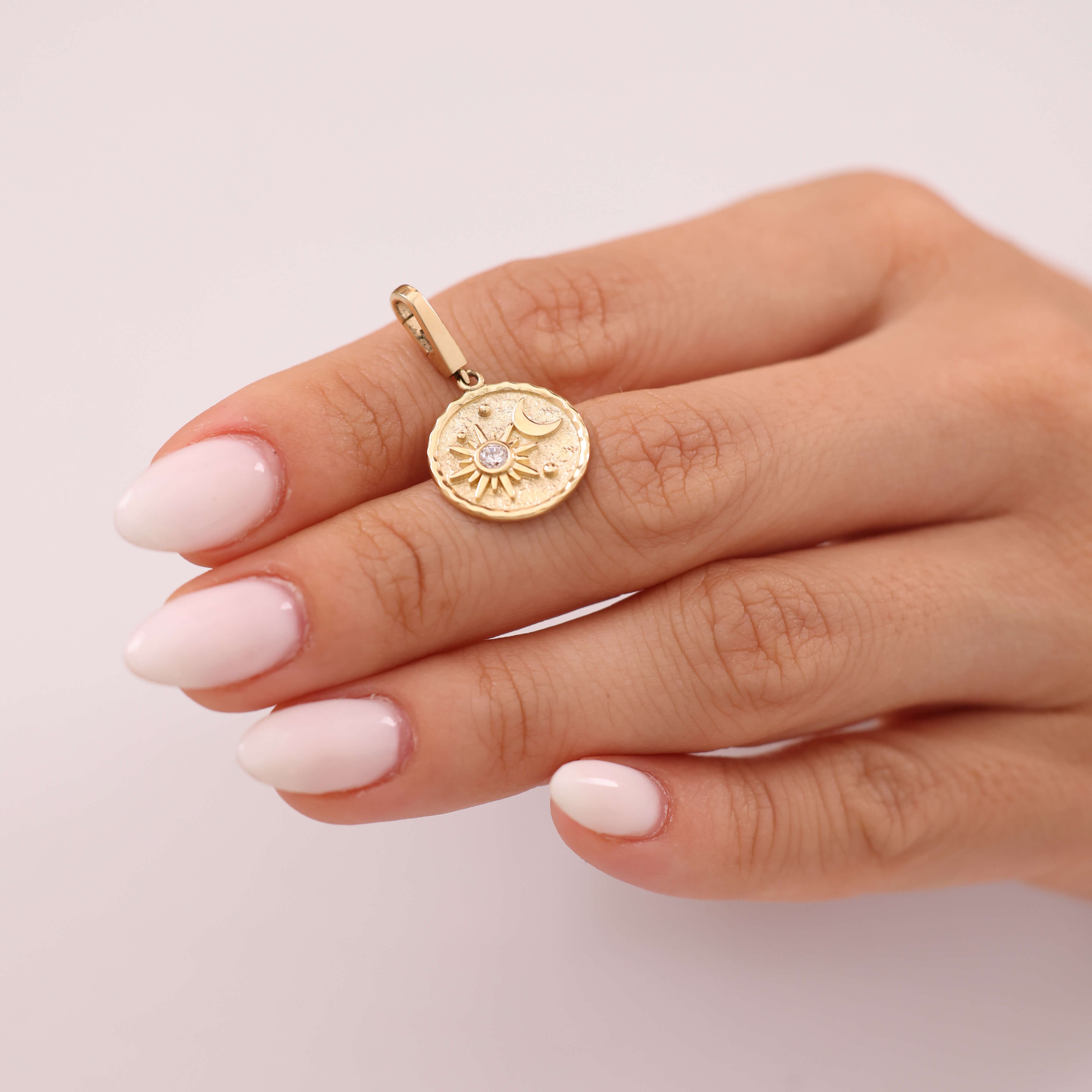 Nisera Myra Altın Charm