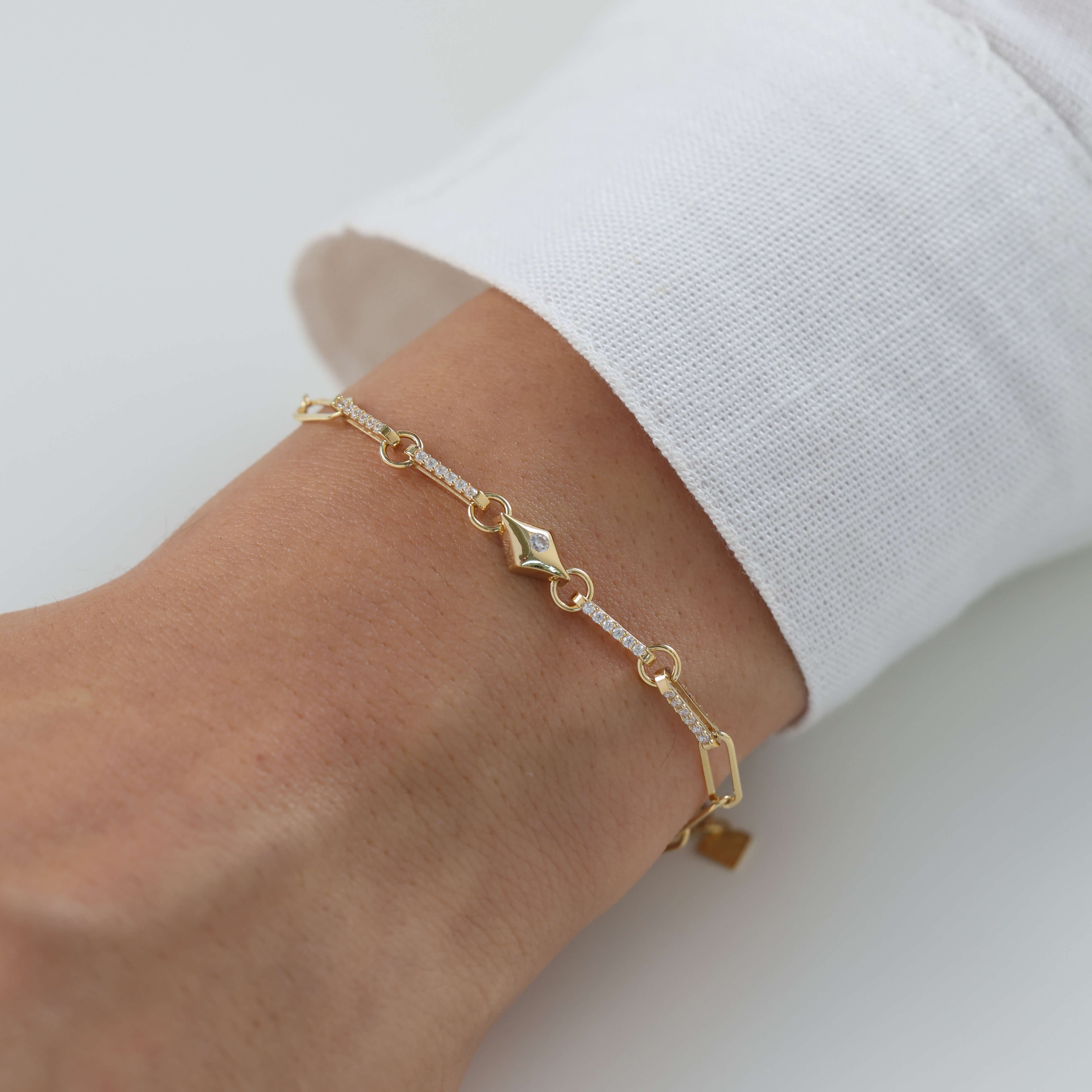 Nisera Ataç Kuzey Yıldız Unisex Minimal Altın Bileklik