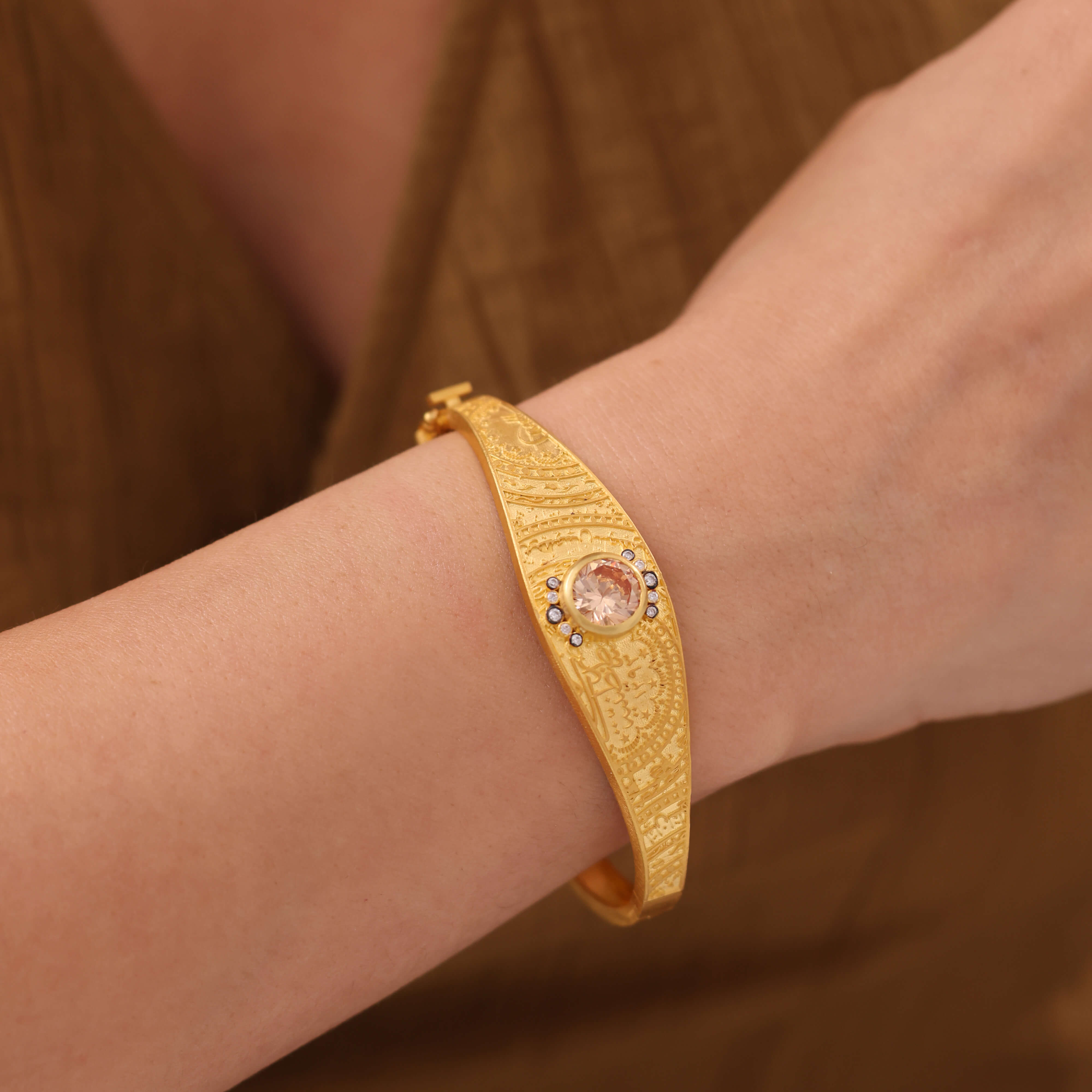 Nisera Elysium Altın Kelepçe Bilezik