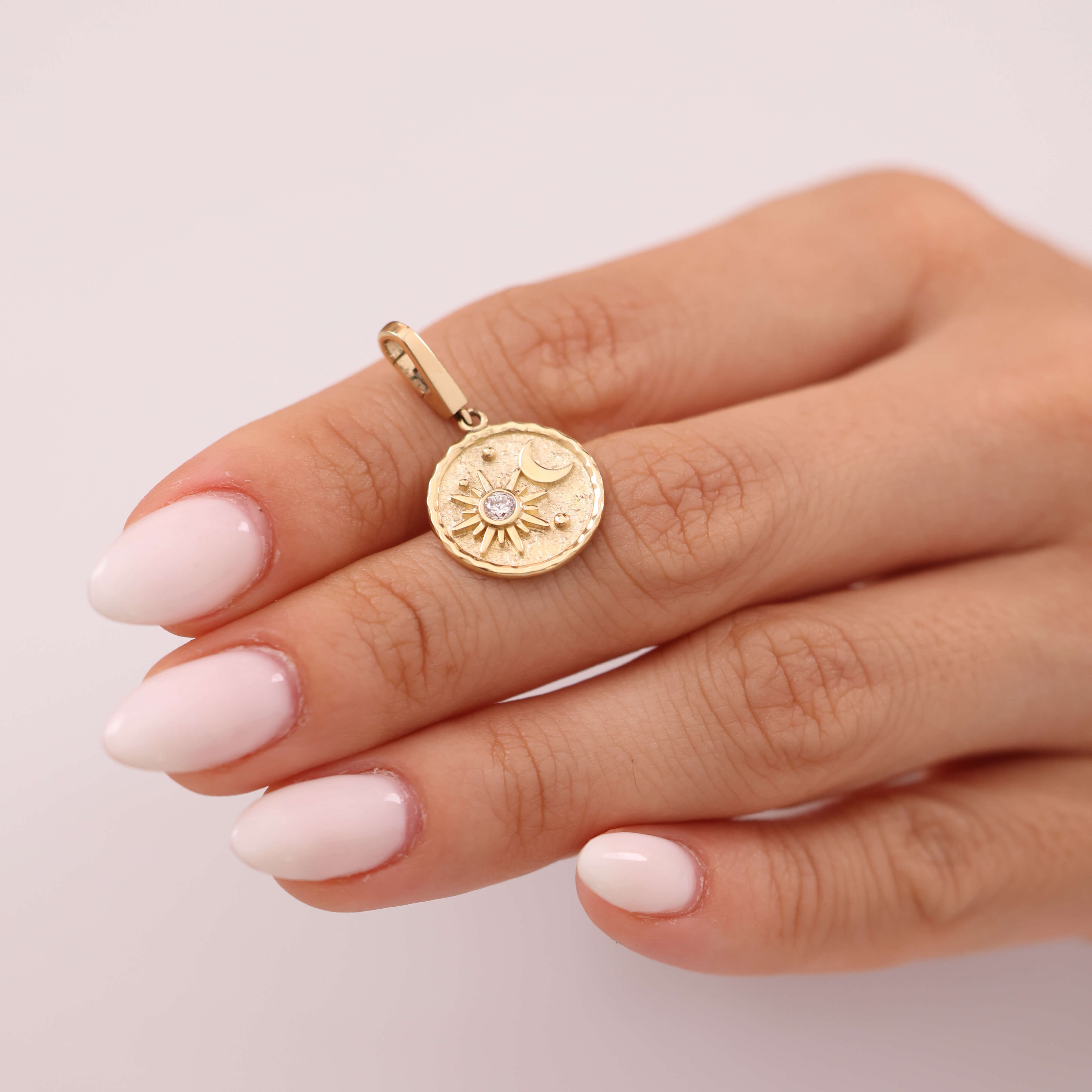 Nisera Myra Altın Charm