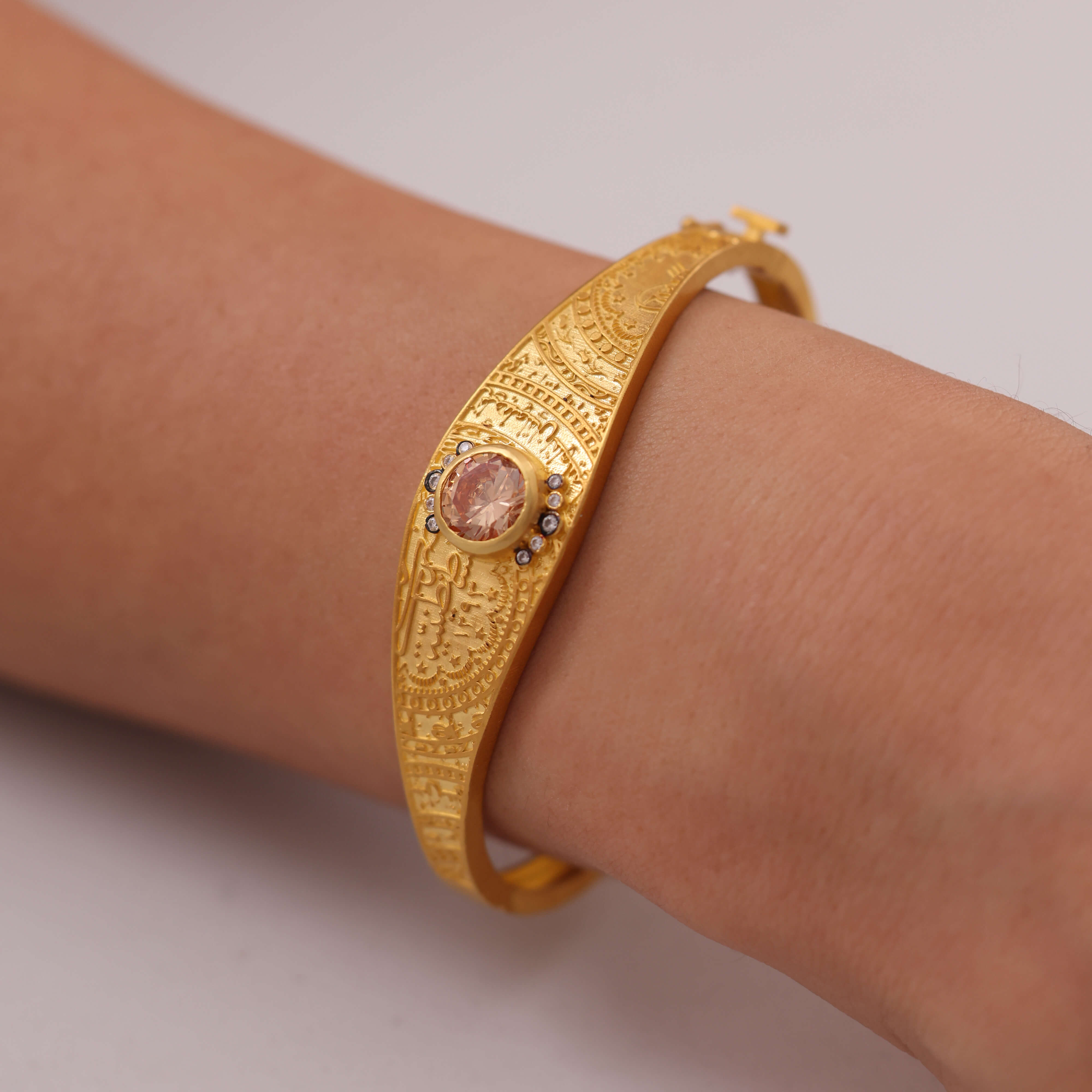 Nisera Elysium Altın Kelepçe Bilezik