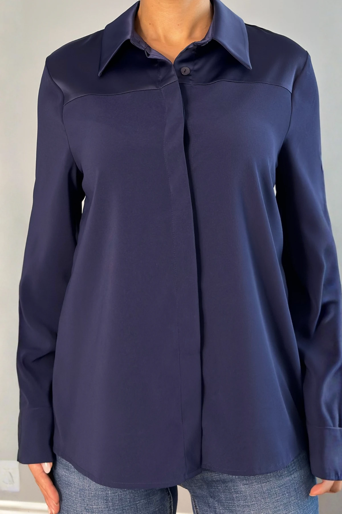 GİZLİ DÜĞME SATEN GÖMLEK