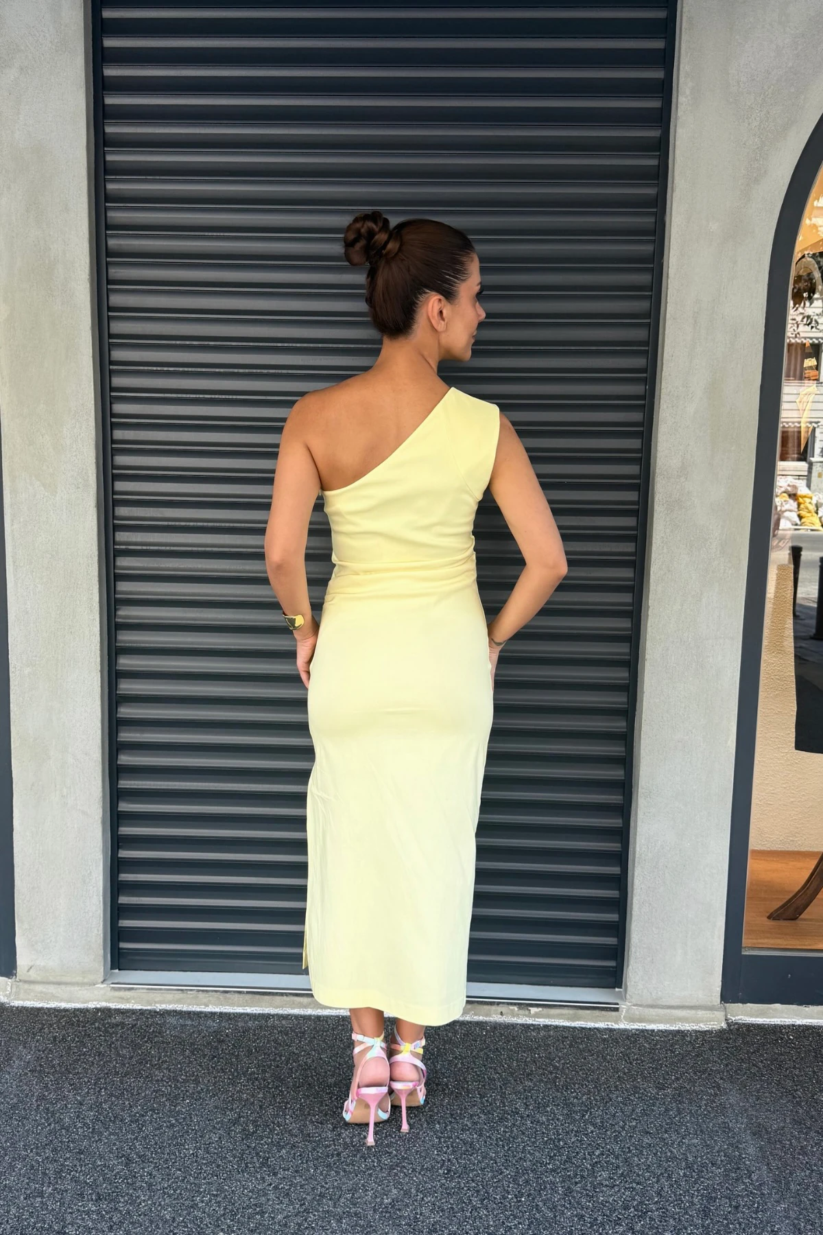 TEK OMUZ DRAPELİ MİDİ ELBİSE - Sarı