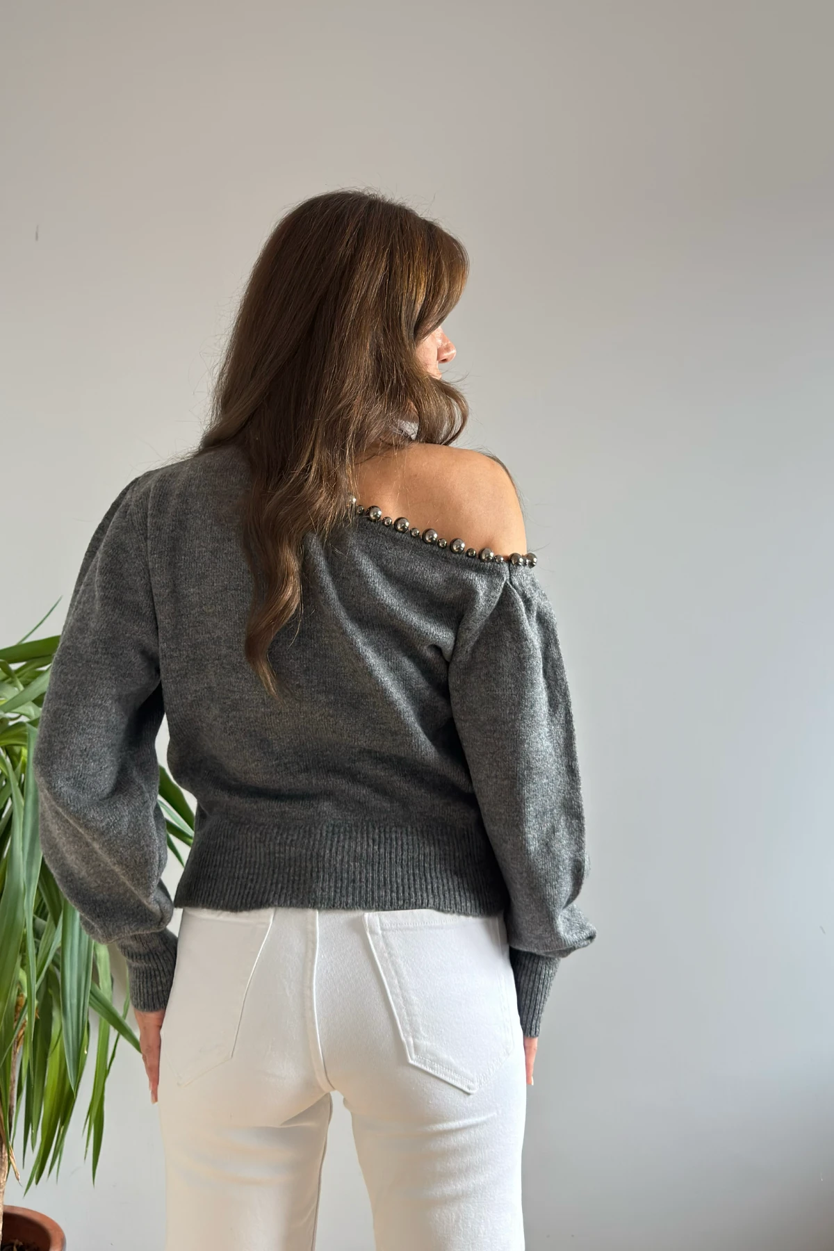 BONCUK DETAYLI KAYIK YAKA TRİKO