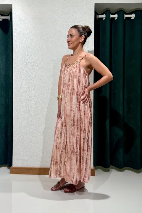 ZİNCİR DETAYLI BATİK DESENLİ ELBİSE