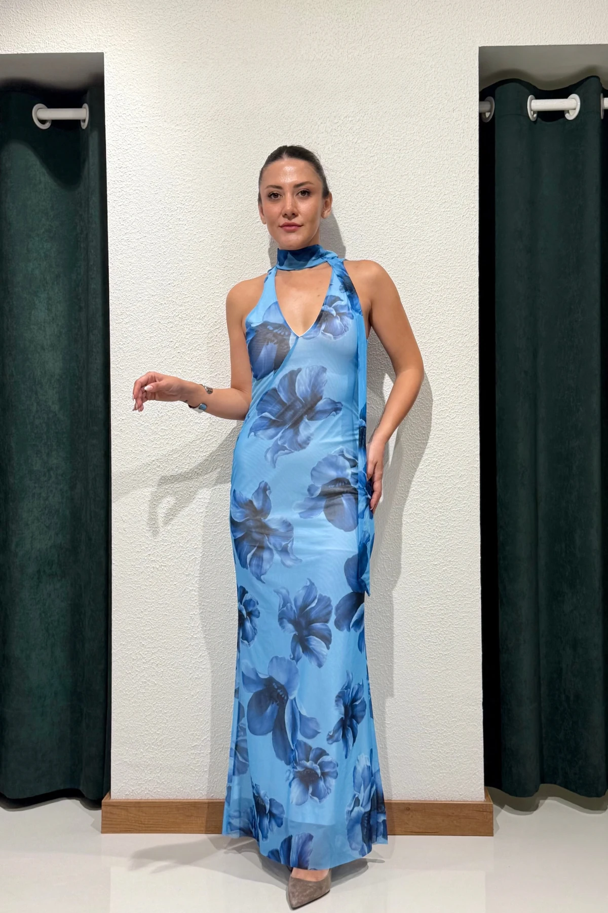 FULARLI ÇİÇEKLİ ELBİSE