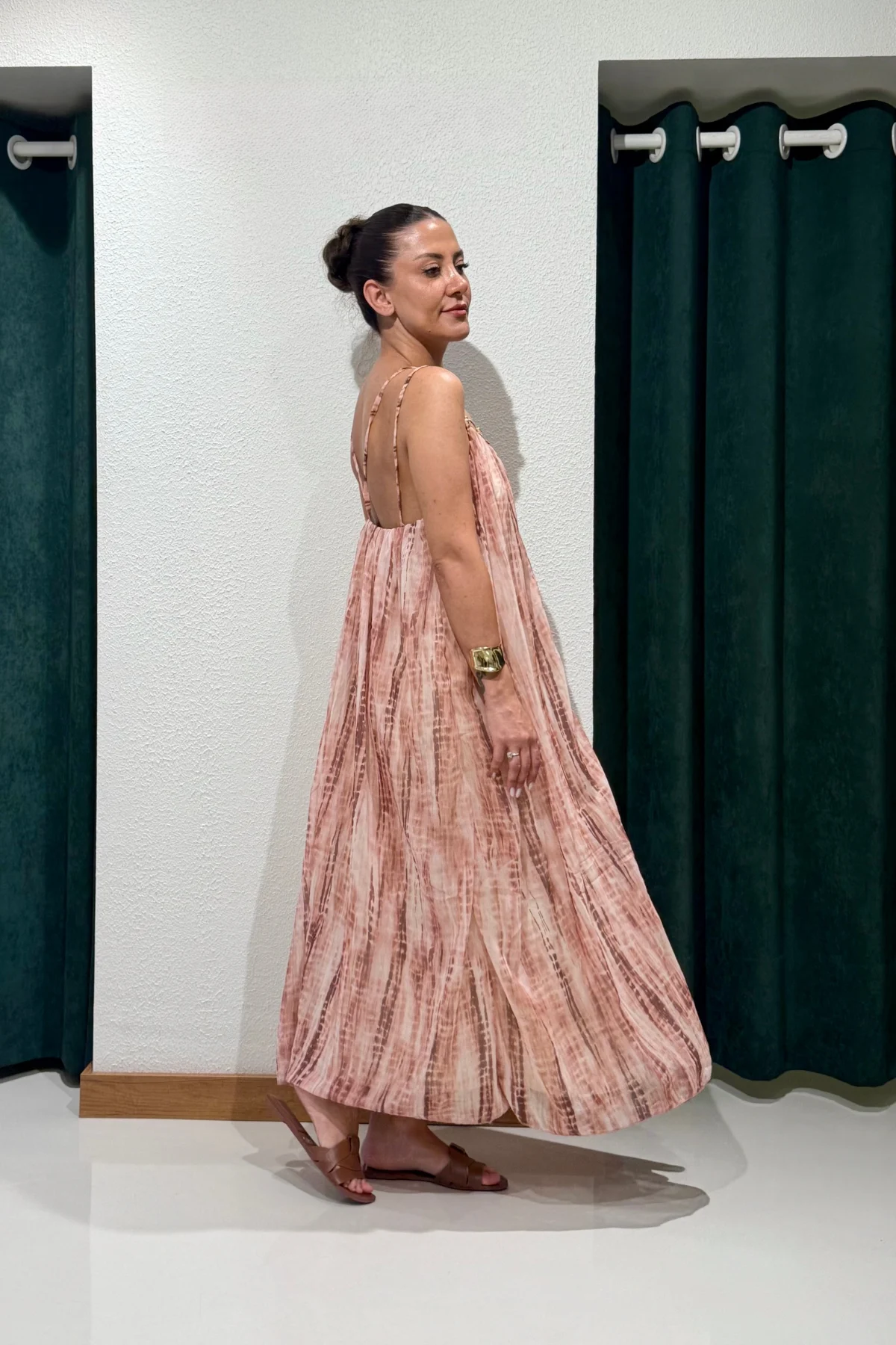 ZİNCİR DETAYLI BATİK DESENLİ ELBİSE