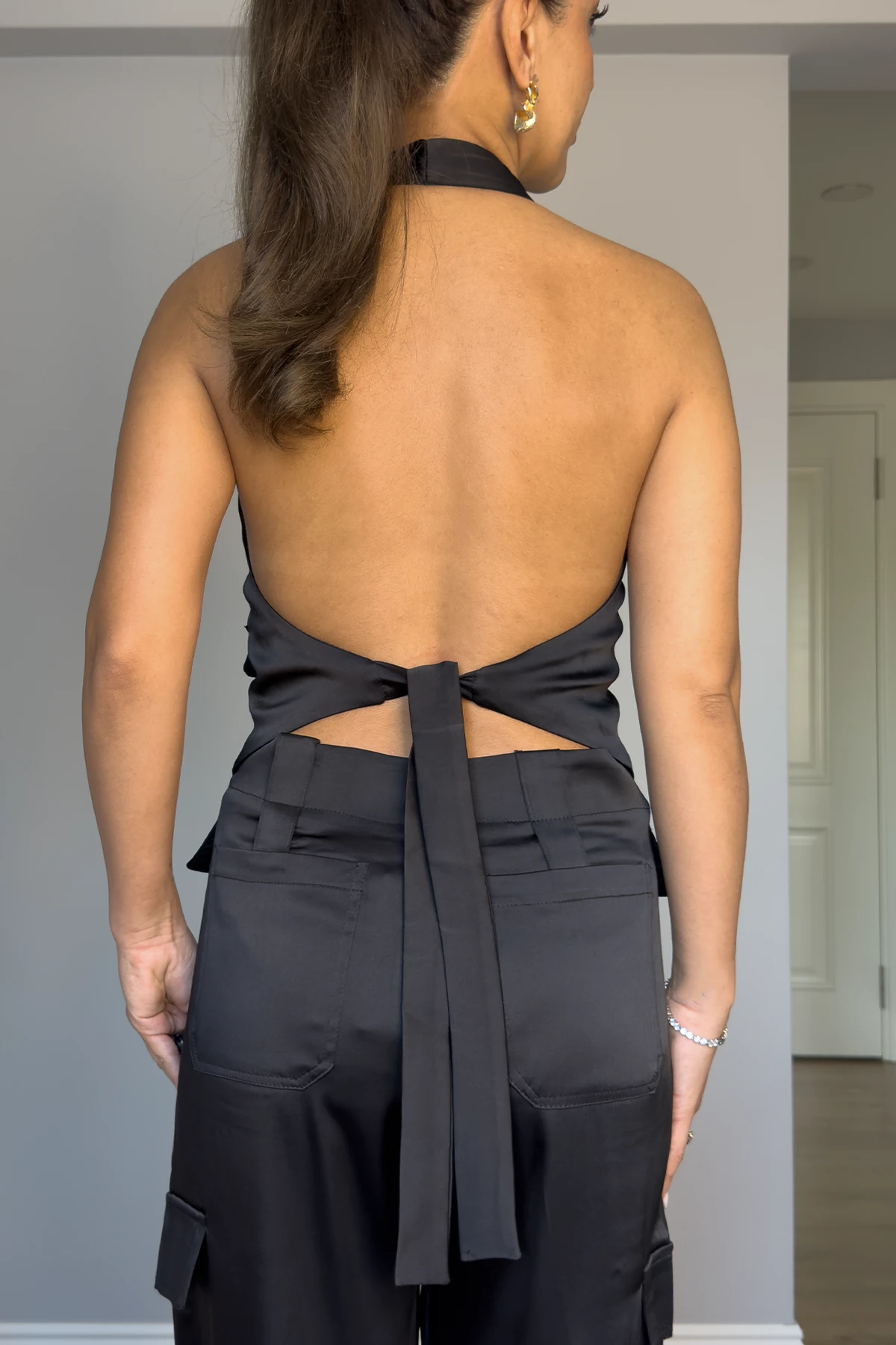 SIRT DETAYLI SATEN YELEK - Siyah