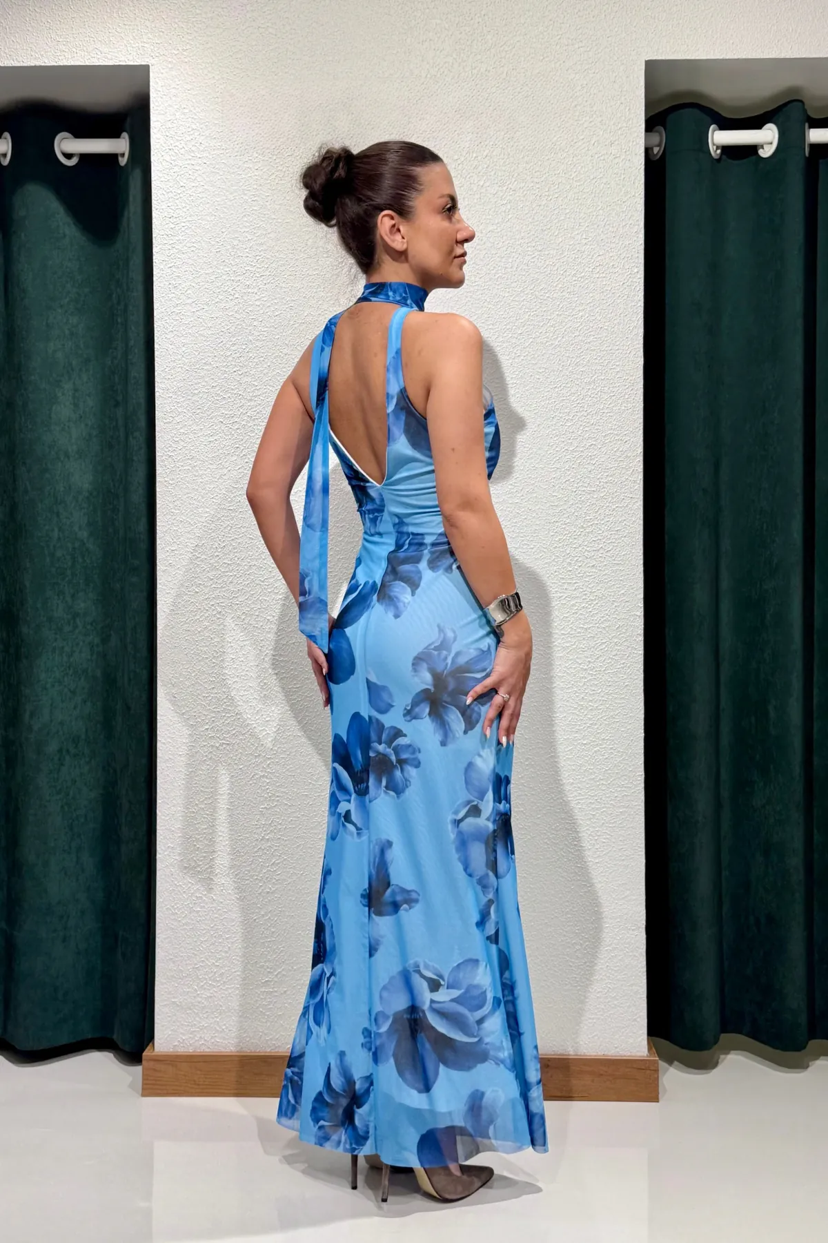 FULARLI ÇİÇEKLİ ELBİSE