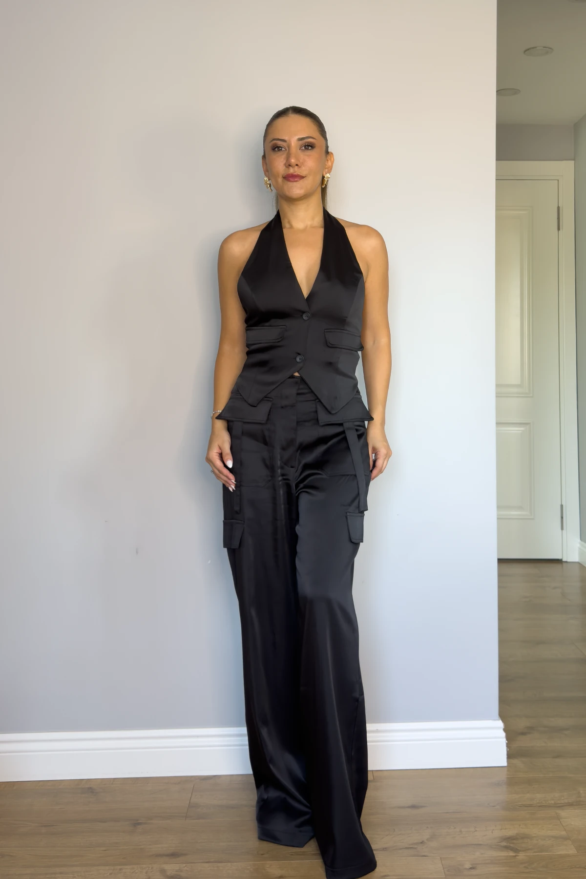 SIRT DETAYLI SATEN YELEK - Siyah