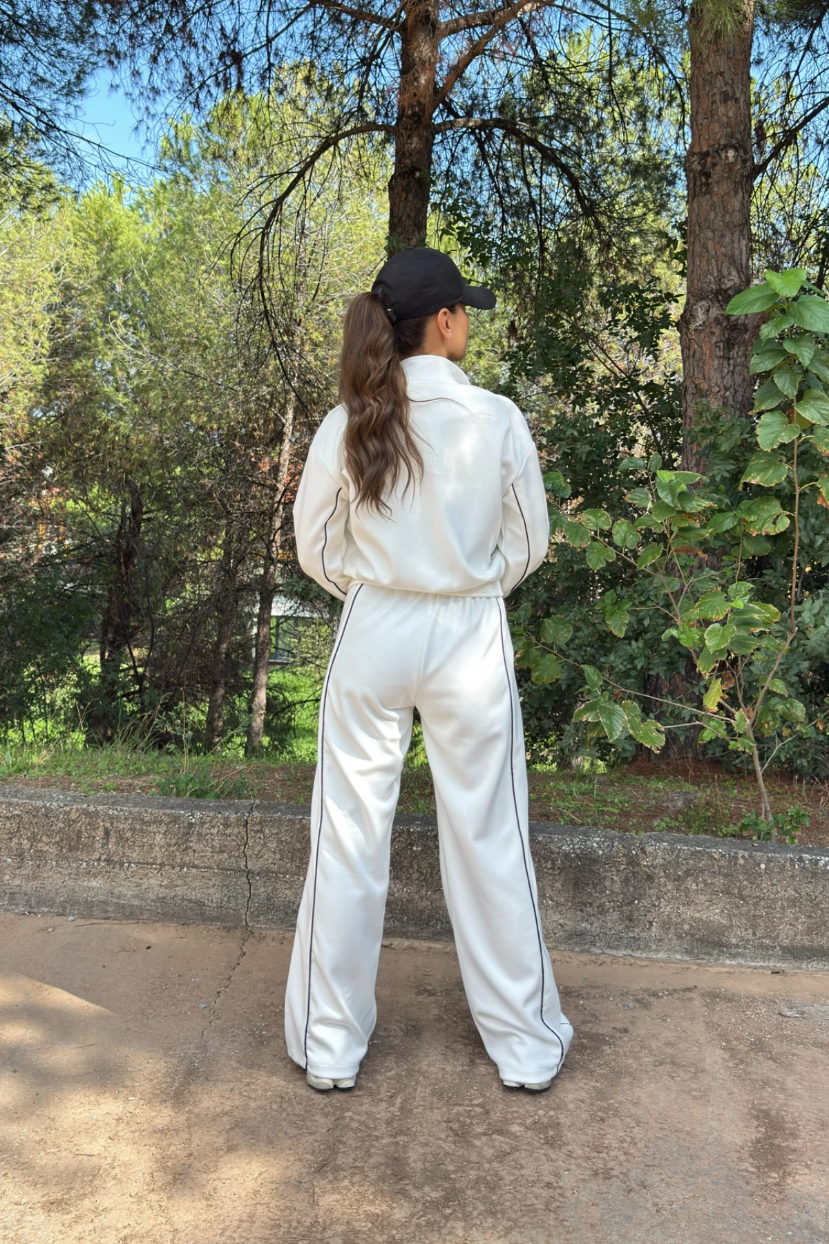 ÇİZGİ DETAYLI EŞOFMAN TAKIMI