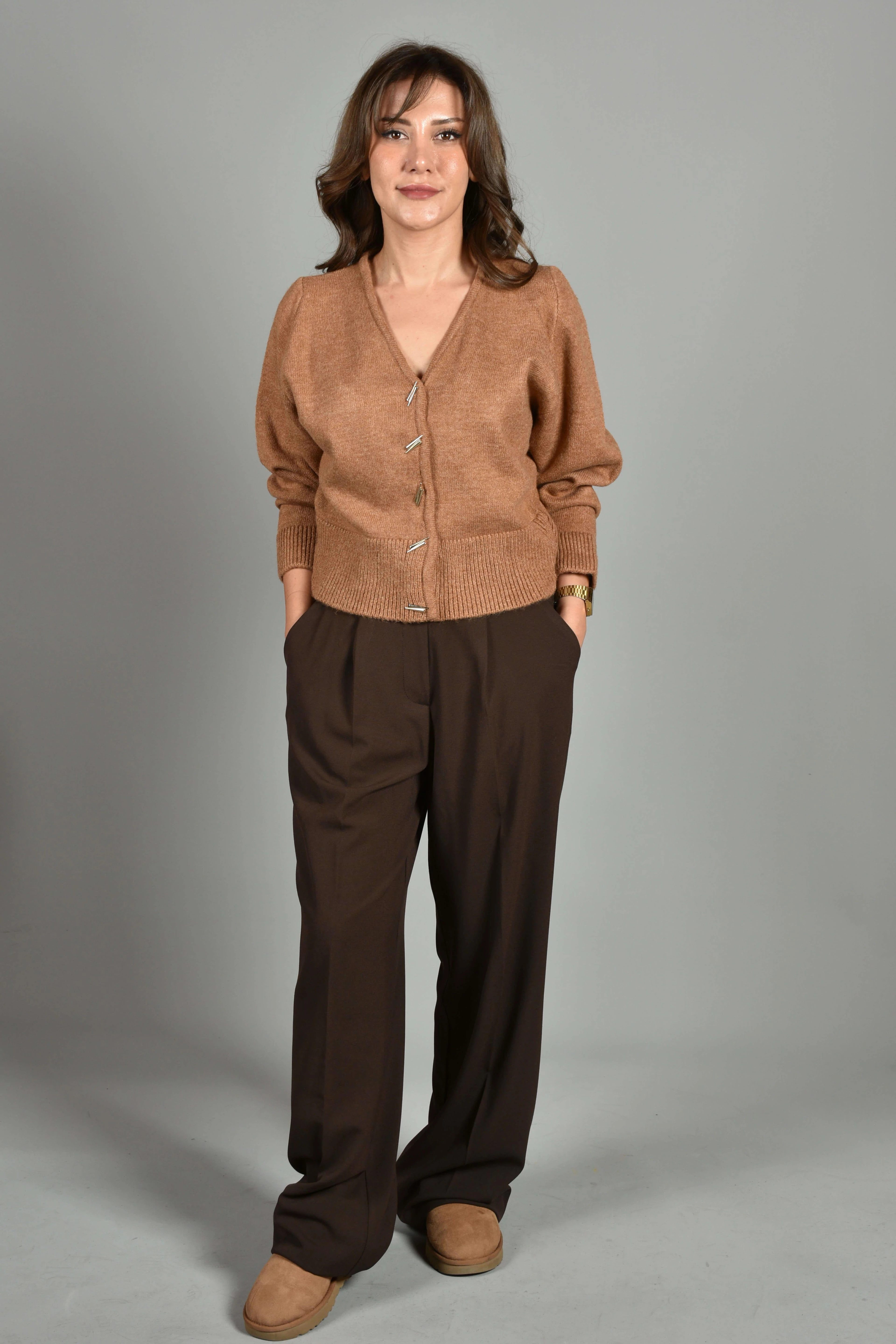 V Yaka Düğmeli Hırka