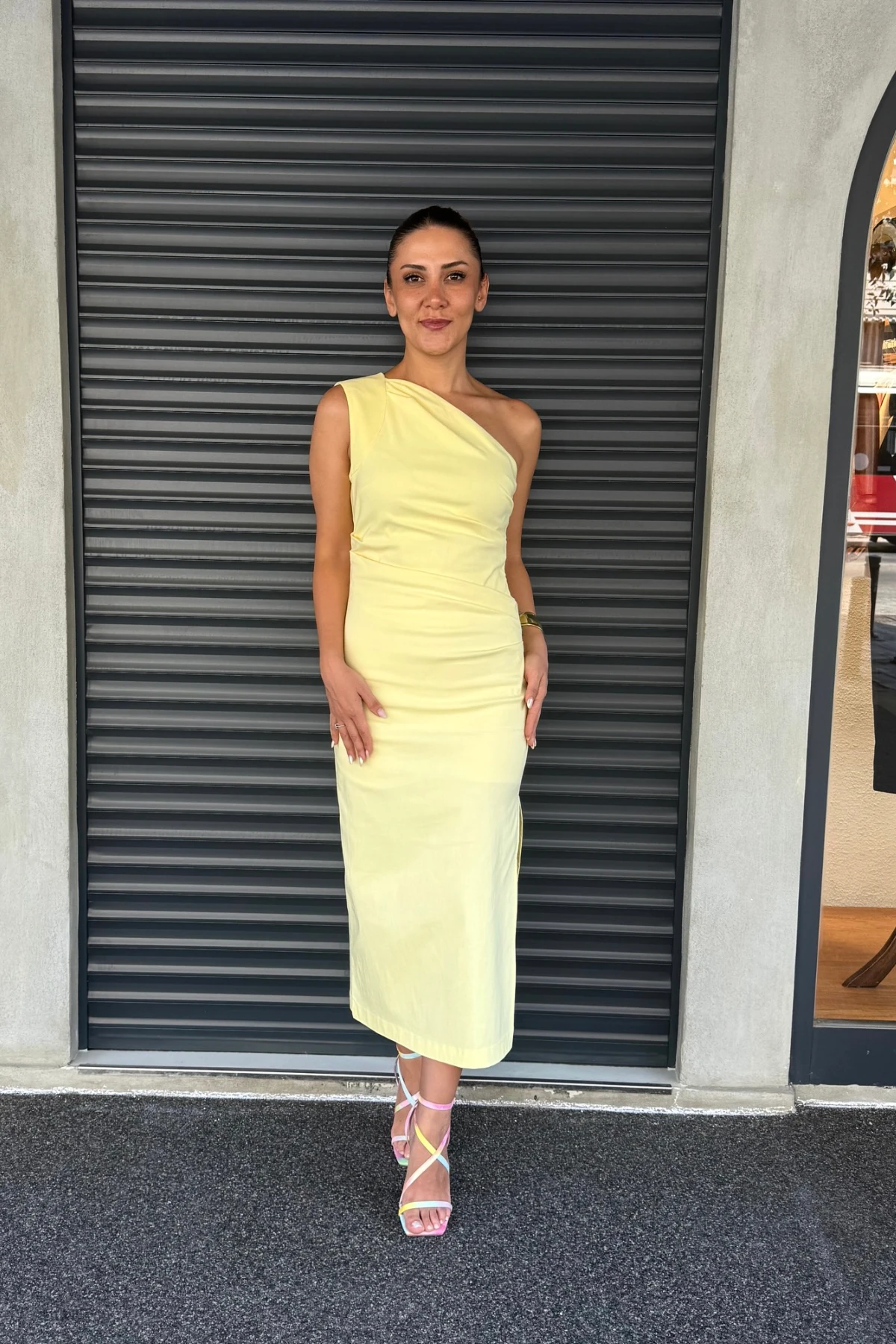 TEK OMUZ DRAPELİ MİDİ ELBİSE - Sarı