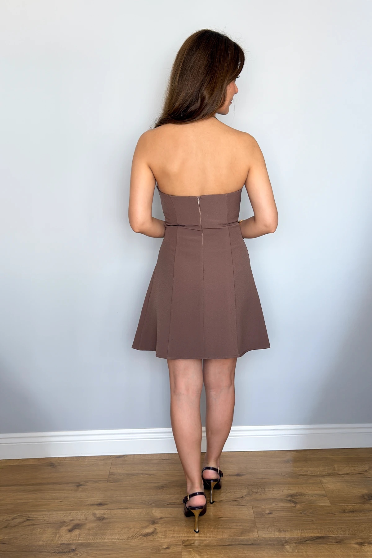 BOYUNDAN ASKILI MİNİ ELBİSE