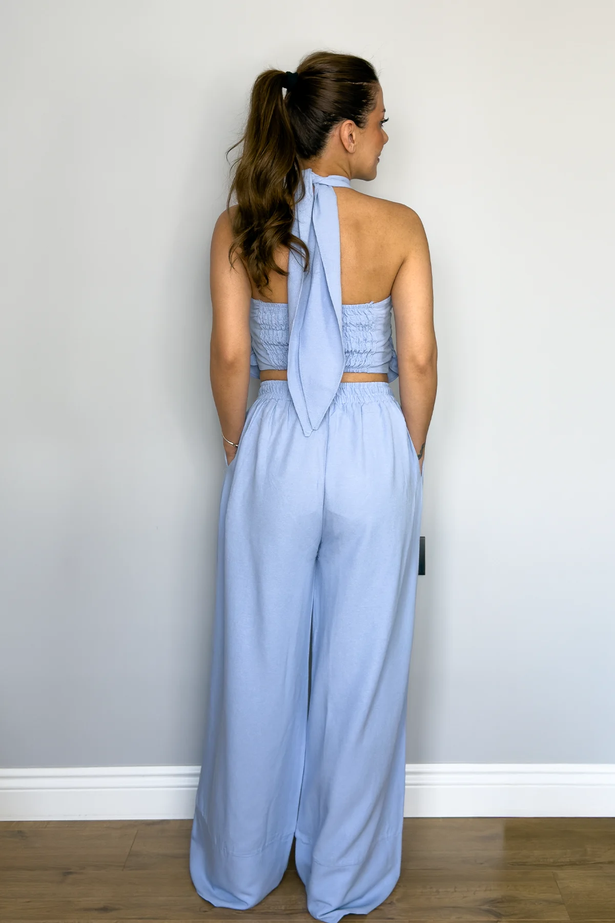 ÇAPRAZ BAĞLAMALI KETEN TAKIM