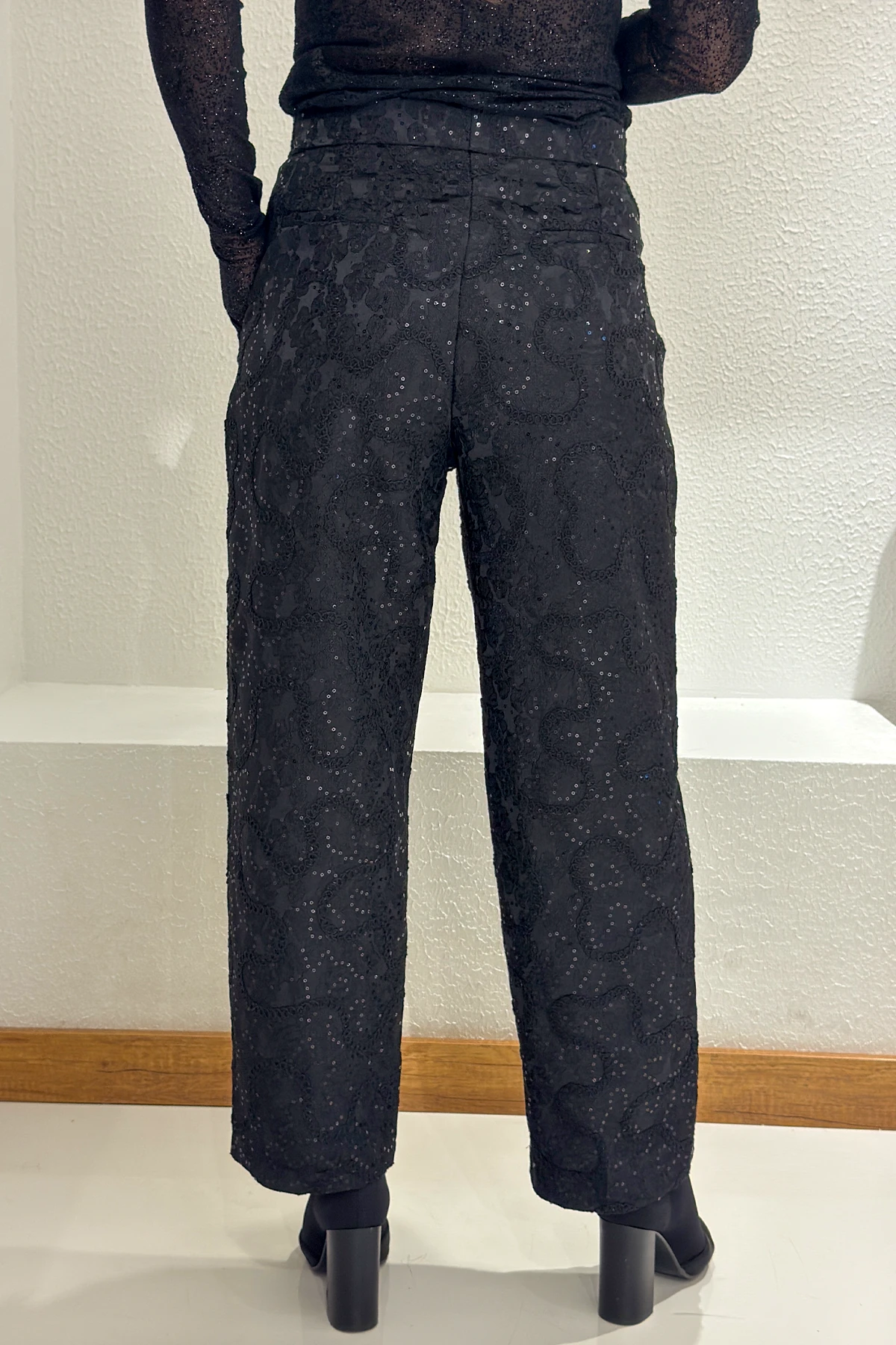 NAKIŞ DESENLİ DÜĞME DETAYLI PANTALON - Siyah