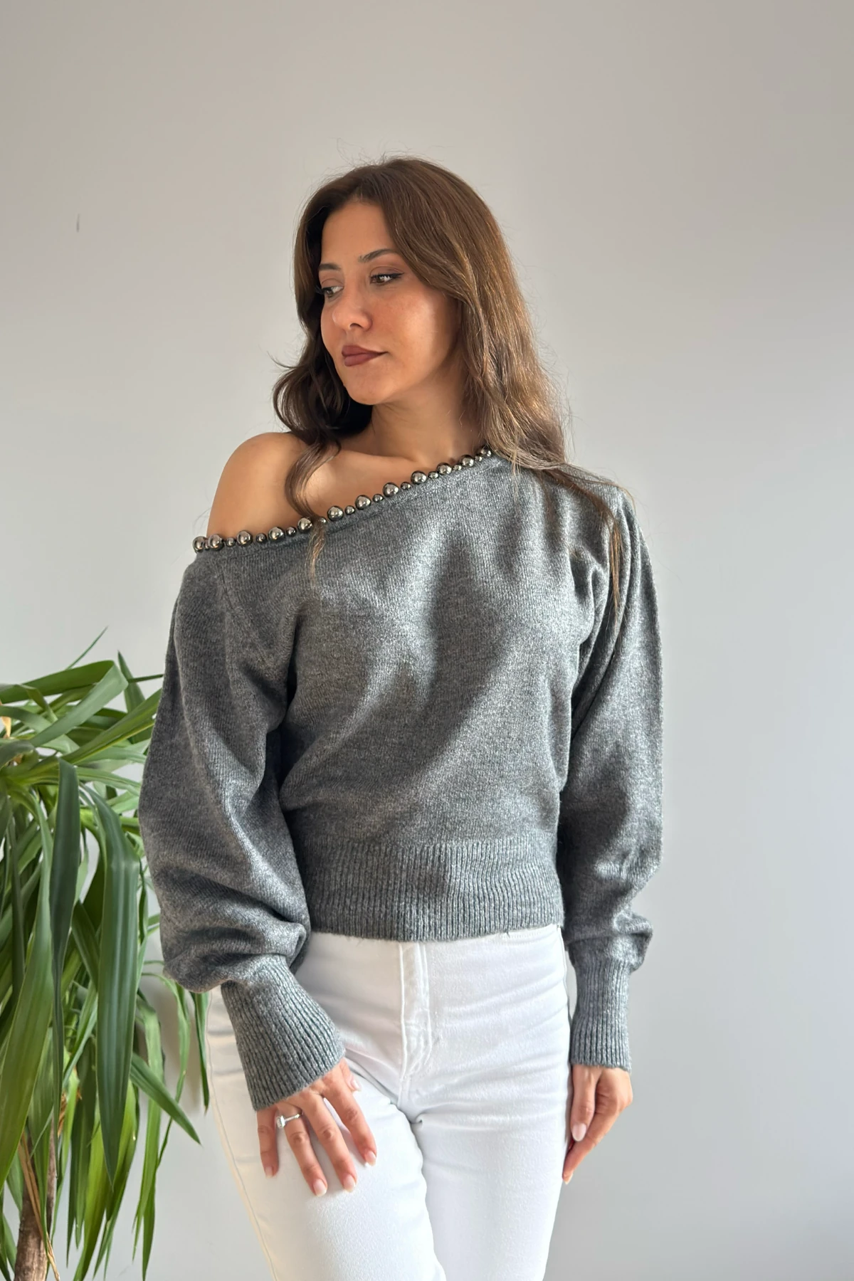 BONCUK DETAYLI KAYIK YAKA TRİKO