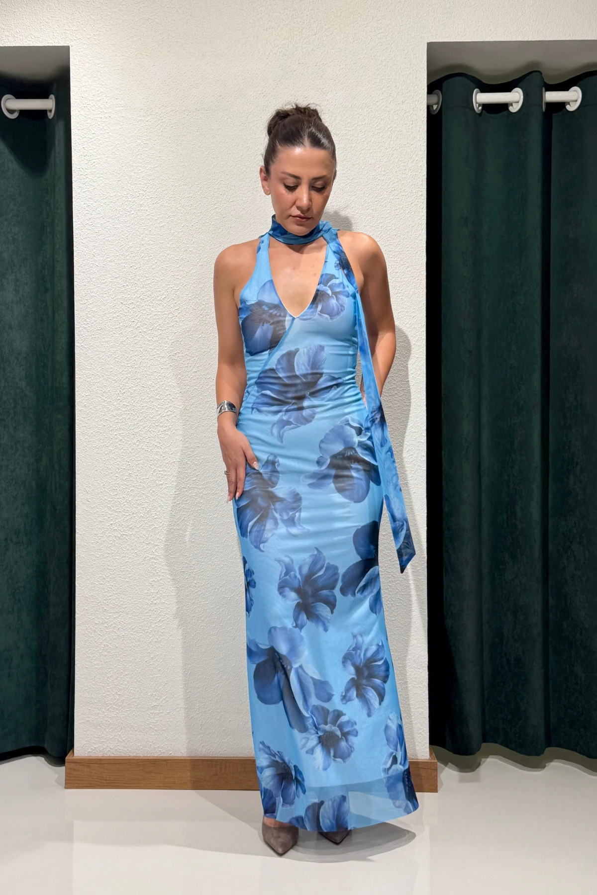 FULARLI ÇİÇEKLİ ELBİSE