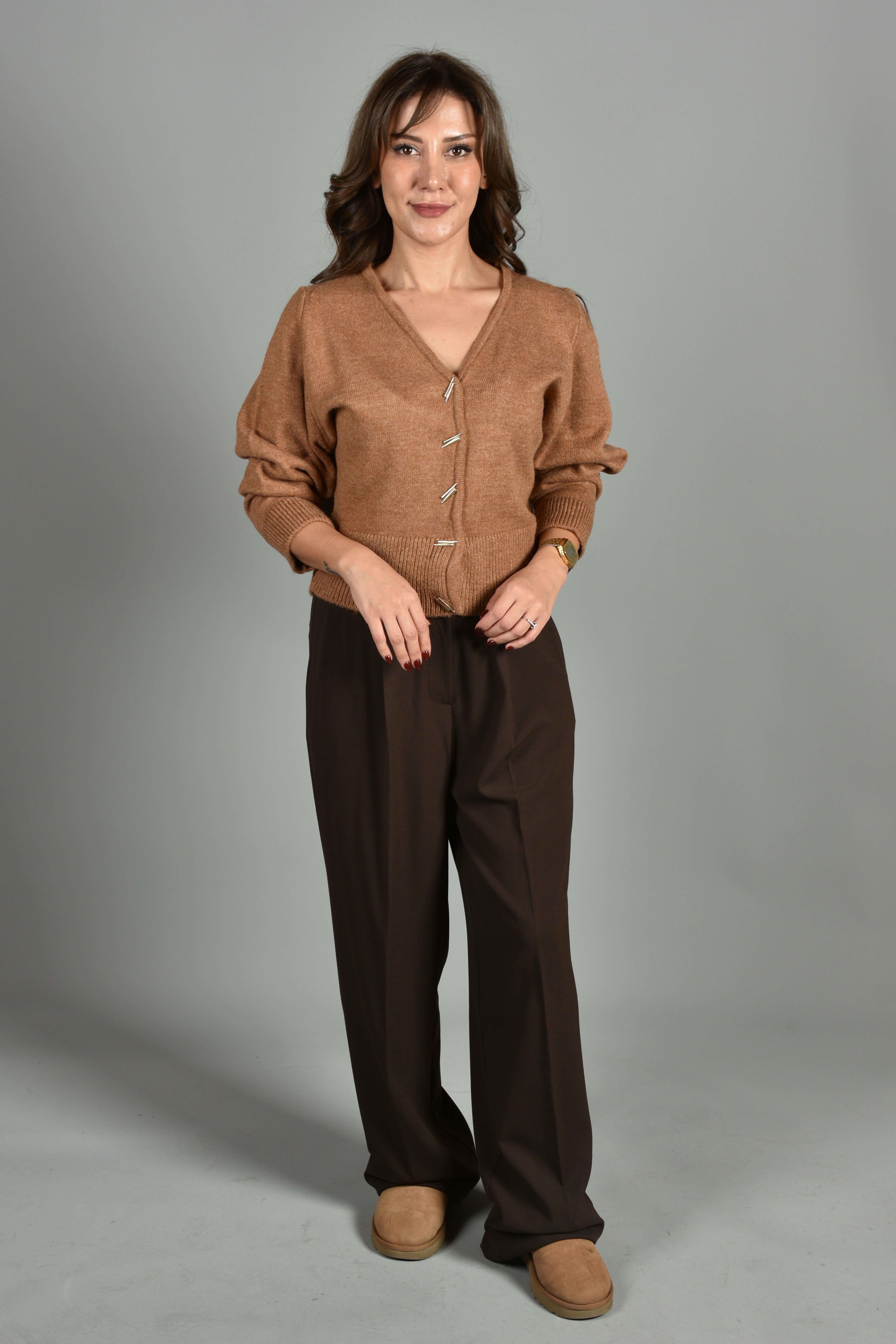 V Yaka Düğmeli Hırka