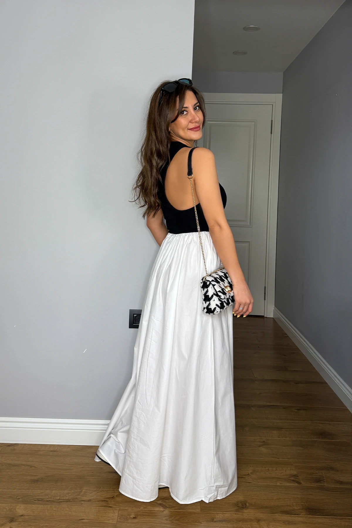 İKİ RENKLİ LASTİKLİ ELBİSE