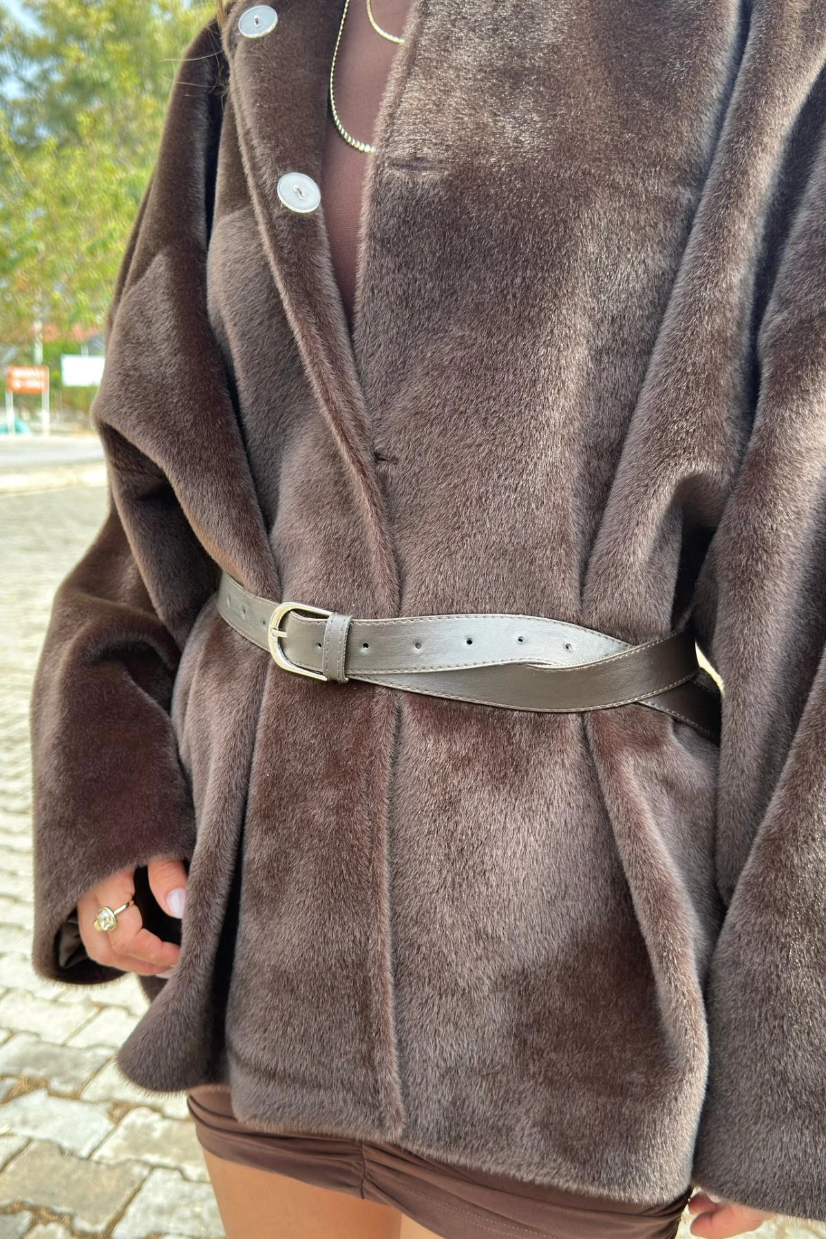 YUVARLAK YAKA KEMERLİ SUNİ KÜRK CEKET - Kahverengi