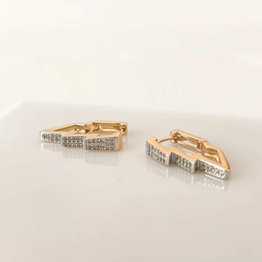 Zirkon Taşlı Yıldırım Formlu Küpe