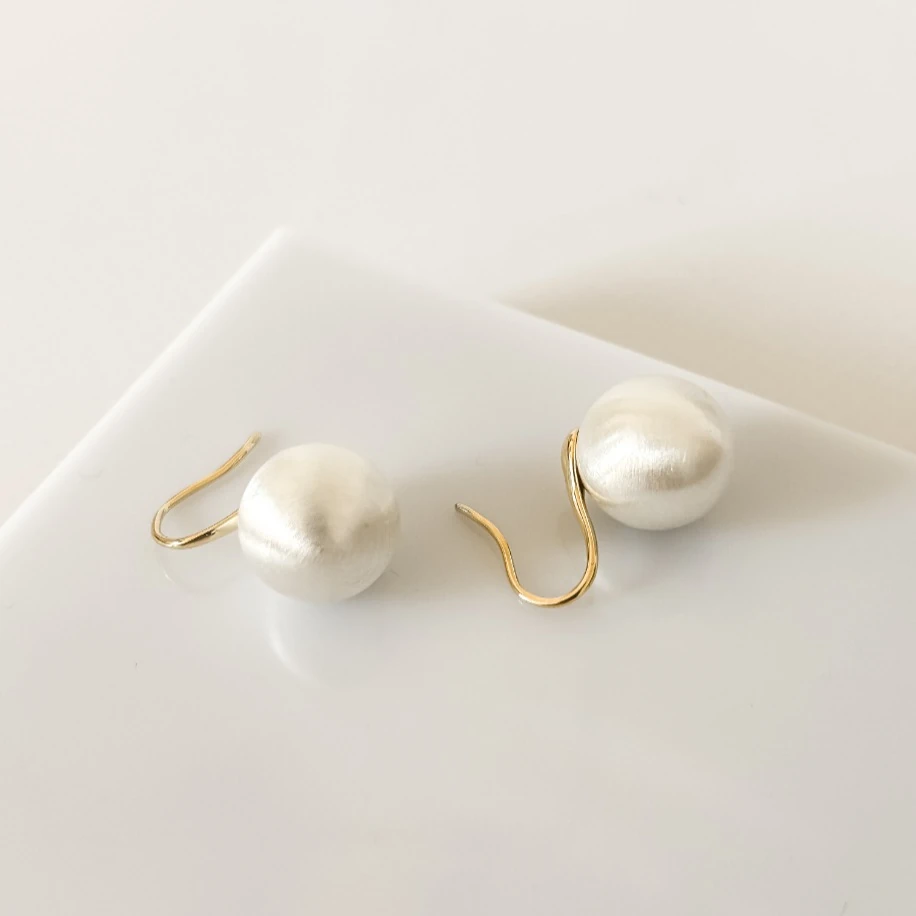 İnci Detaylı Top Küpe