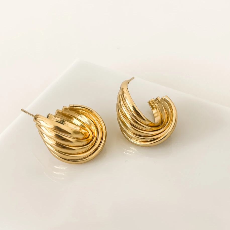 Altın Renkli Çelik Küpe