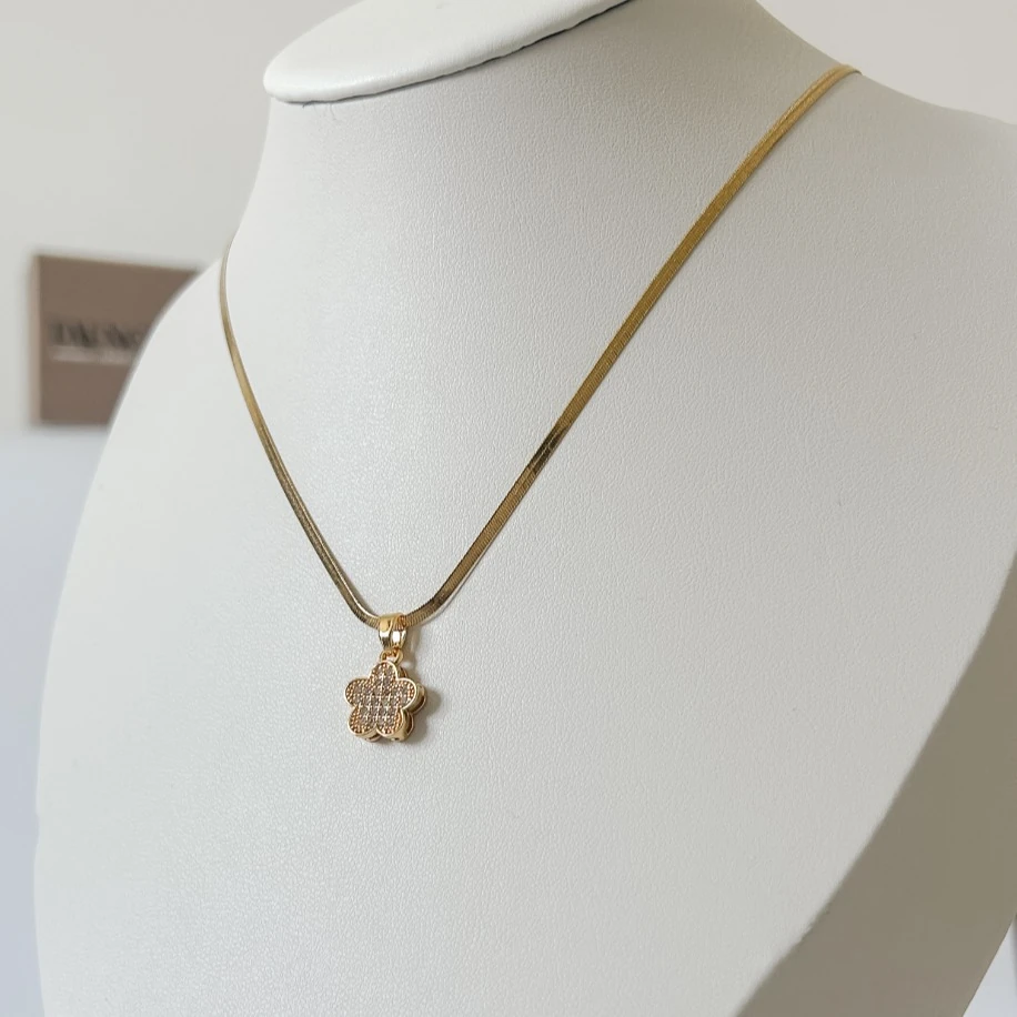 Zirkon Taşlı Yonca Figürlü İtalyan Çelik Kolye