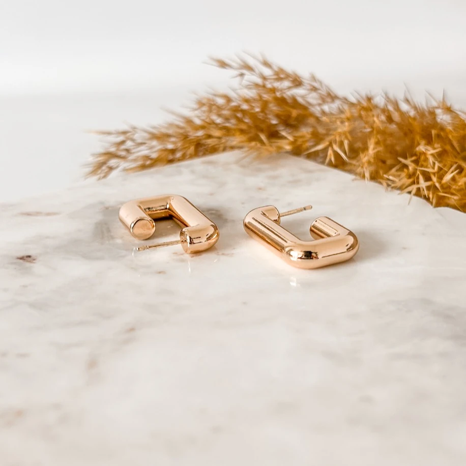 Altın Renkli Dikdörtgen Küpe