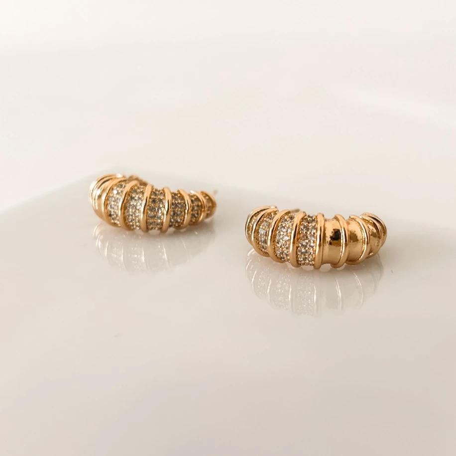 Zirkon Taşlı Şeritli Halka Küpe