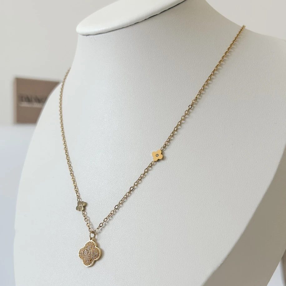 Yonca Motifli Zirkon Taşlı Çelik Zincir Kolye