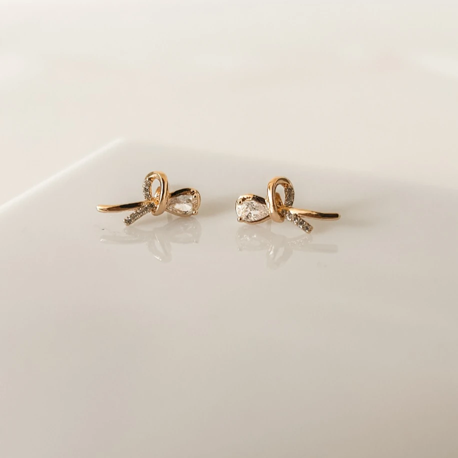 Zirkon Taşlı Düğüm Mini Küpe