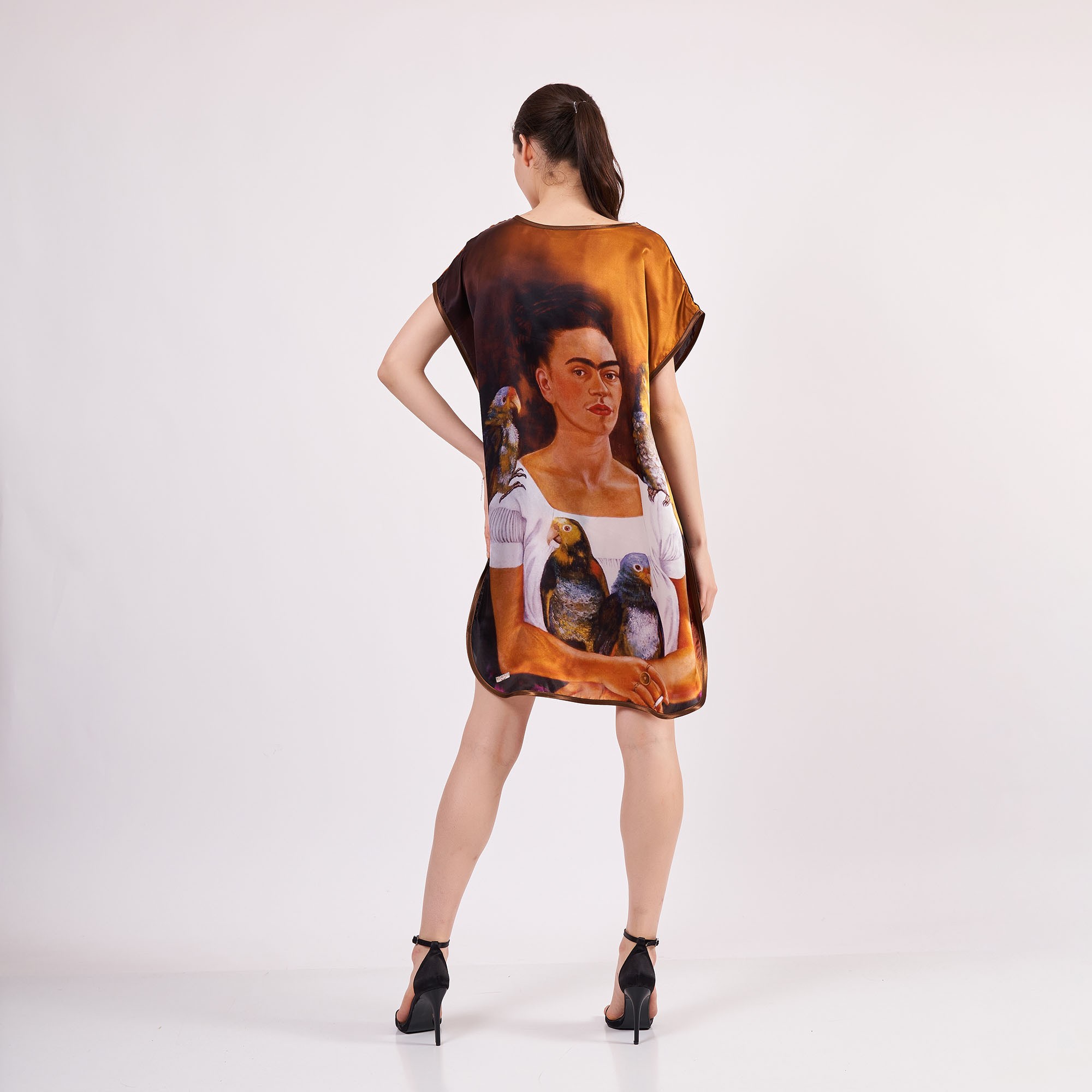 ألبسة حرير ١٠٠٪ | Frida Kahlo 2