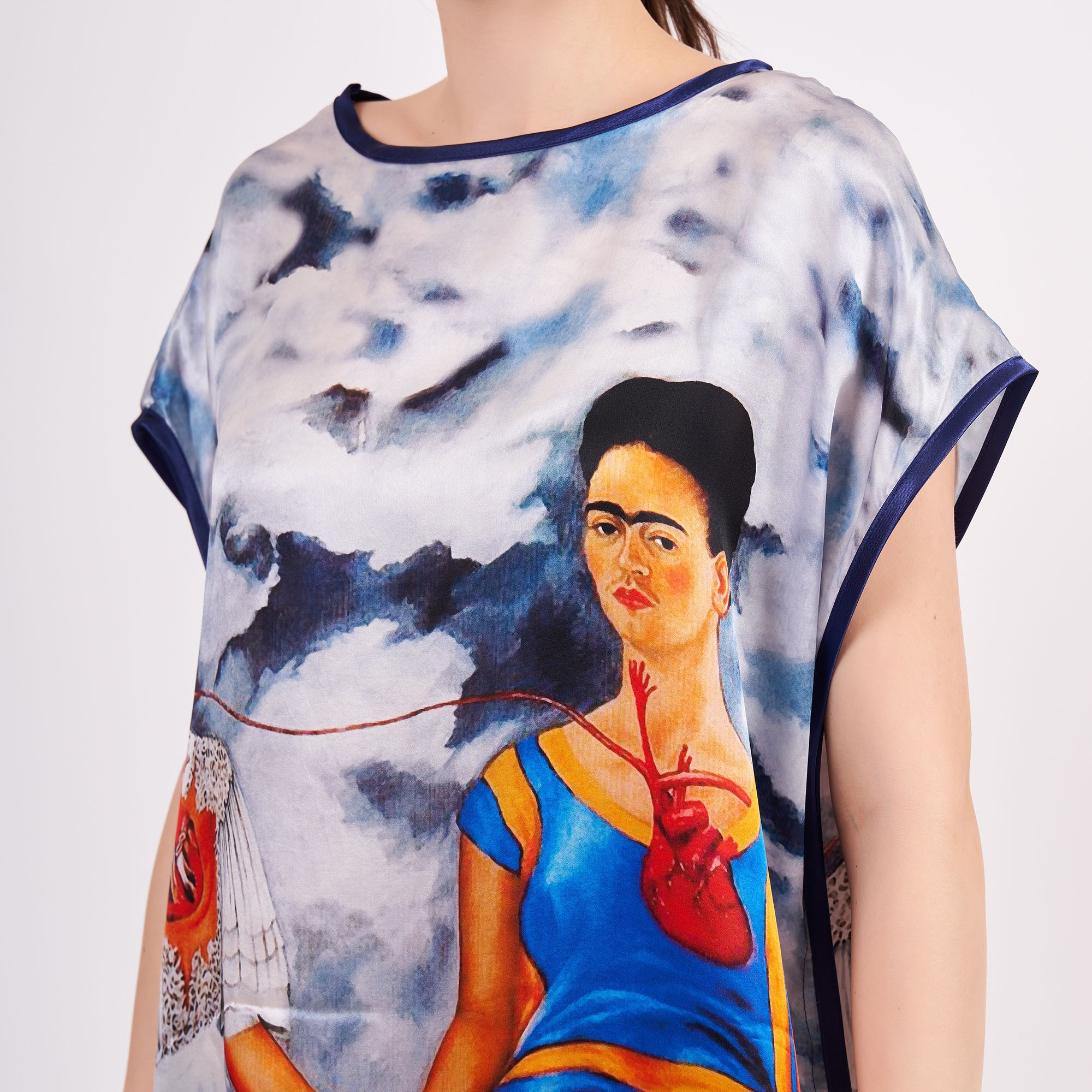 ألبسة حرير ١٠٠٪ | Frida Kahlo 1