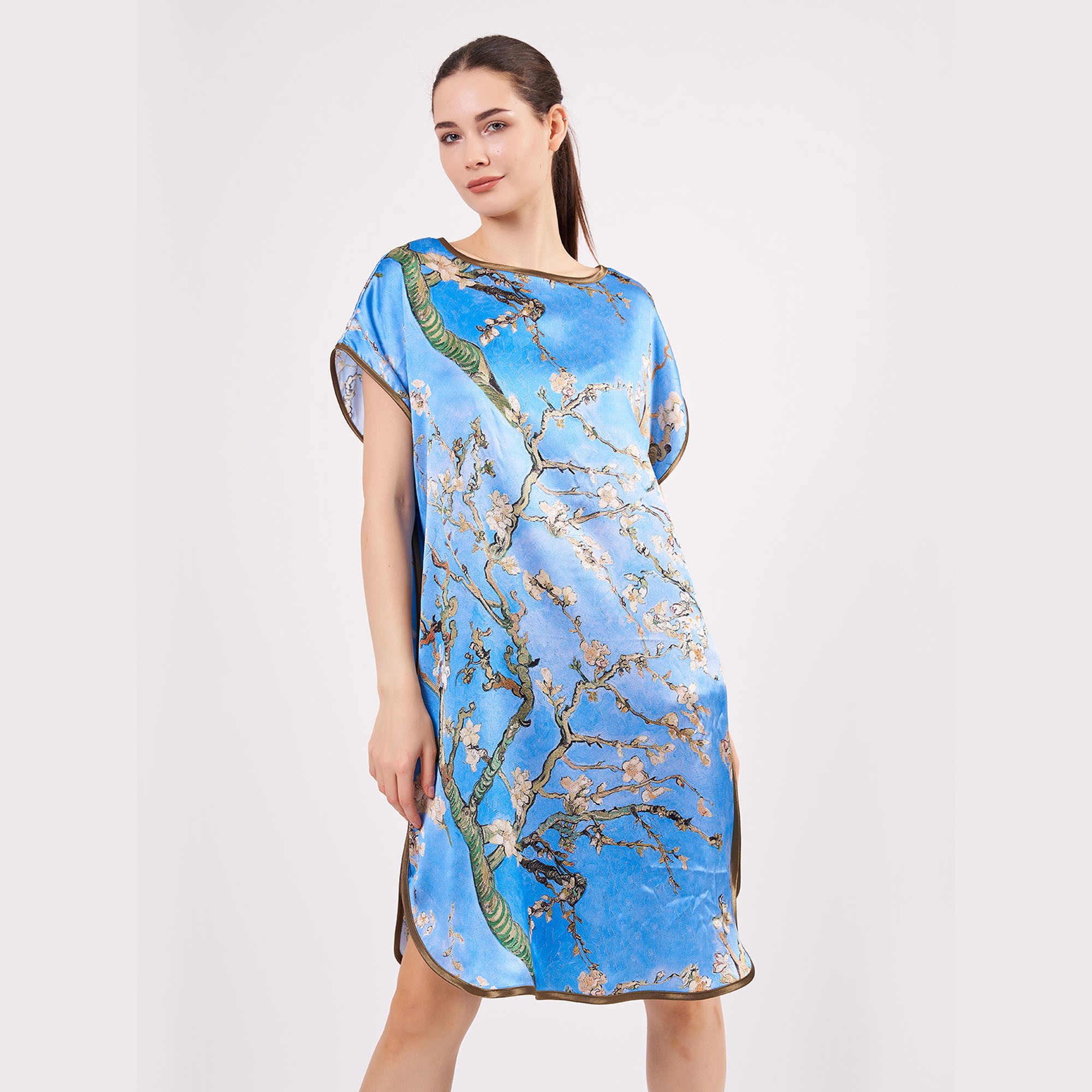 فستان حرير قصير ١٠٠٪ بزخرفة فان جوخ شجرة اللوز ، لون الازرق