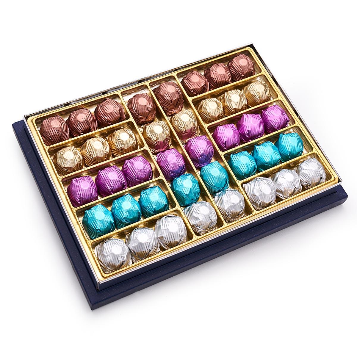 Hediyelik Yaldızlı Çikolata Fındıklı 825g