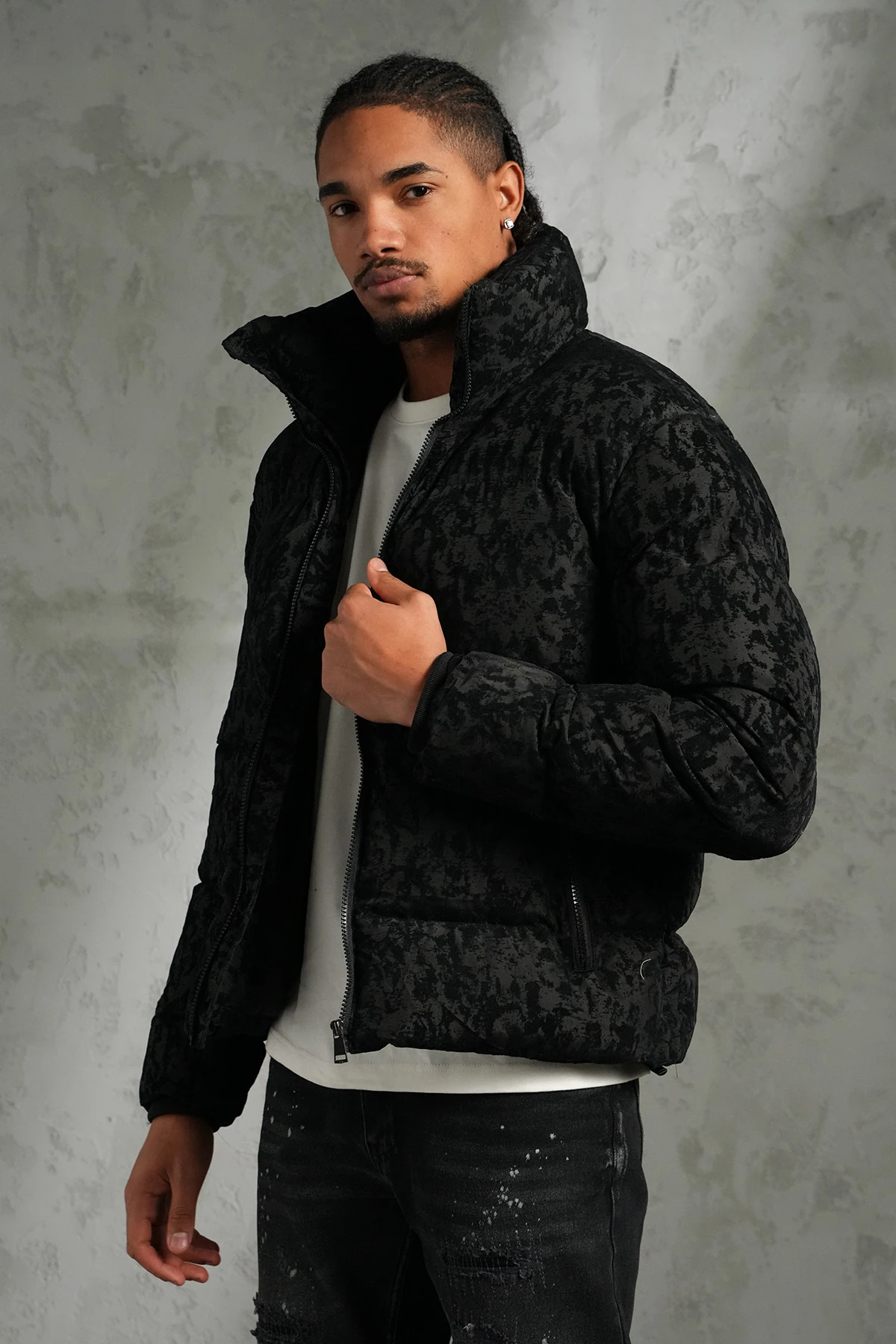 Kabartma Kadife Detaylı Şişme Mont