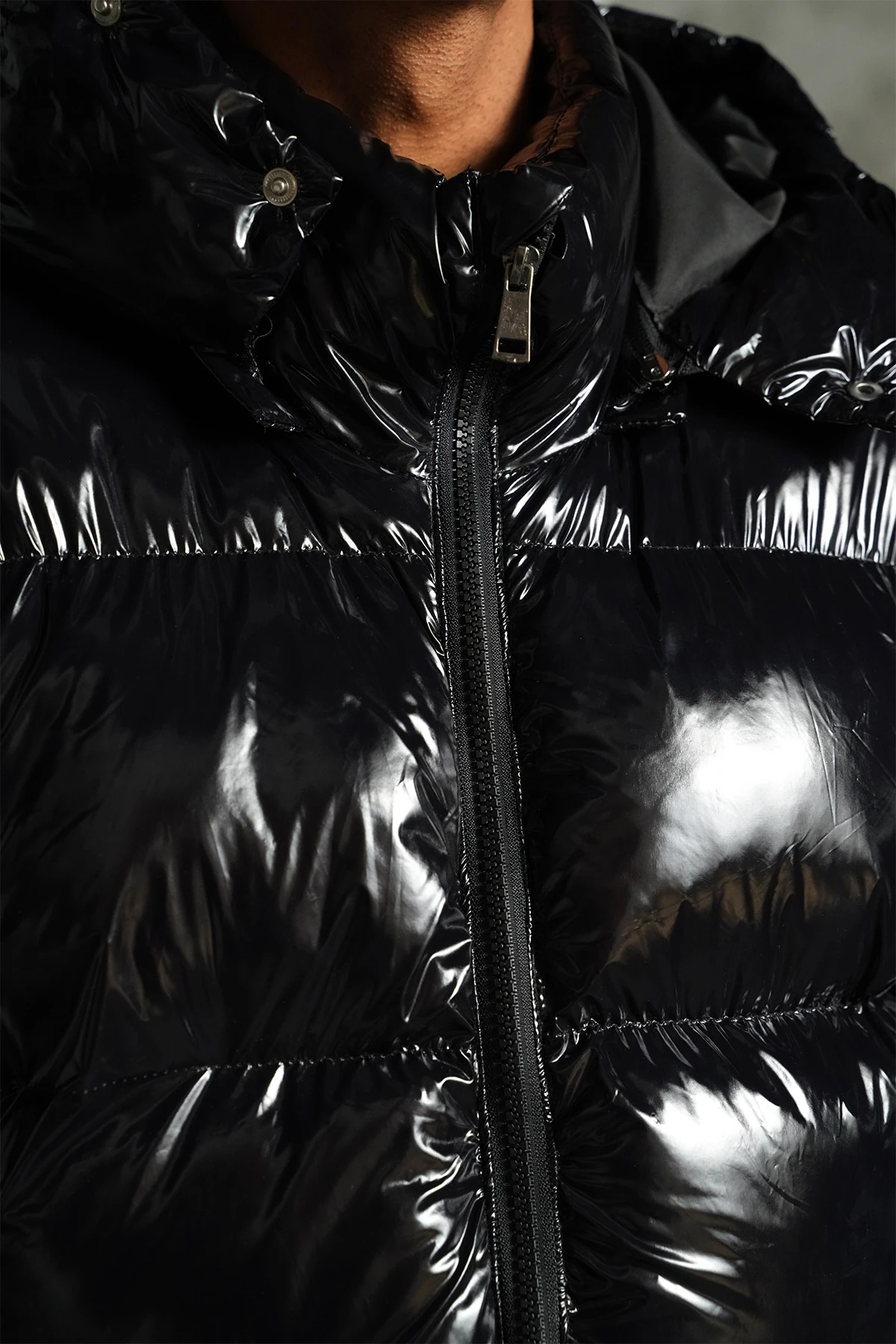 Kapüşonlu Parlak Şişme Mont