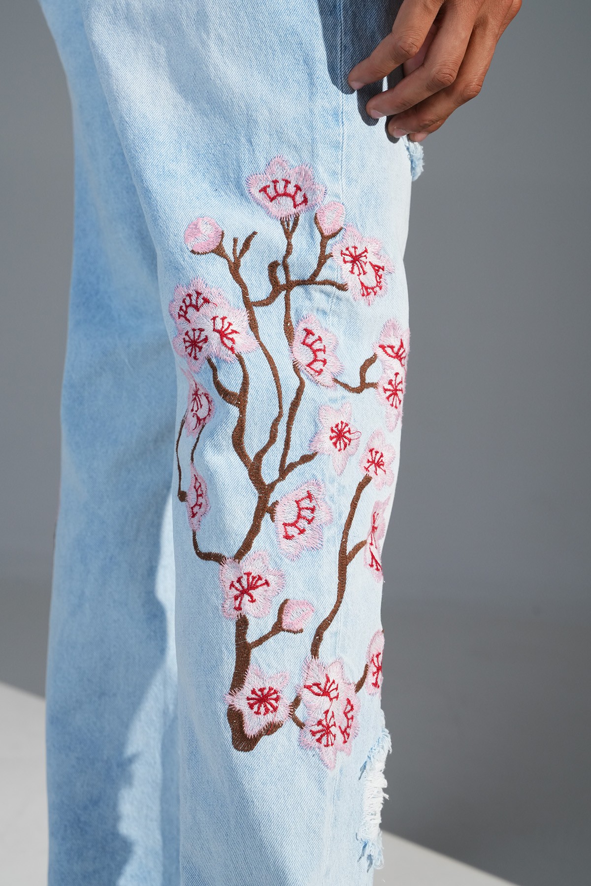 Nakış Detaylı Regular Fit Flare Kot Pantolon