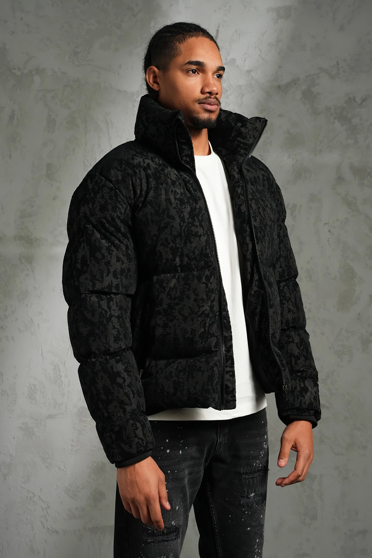 Kabartma Kadife Detaylı Şişme Mont