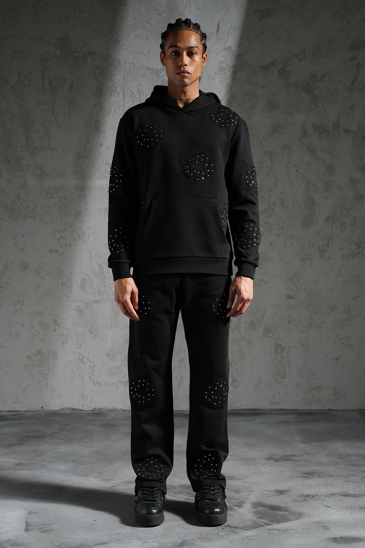 Taş Detaylı Çiçek Nakışlı Eşofman Takım - Siyah