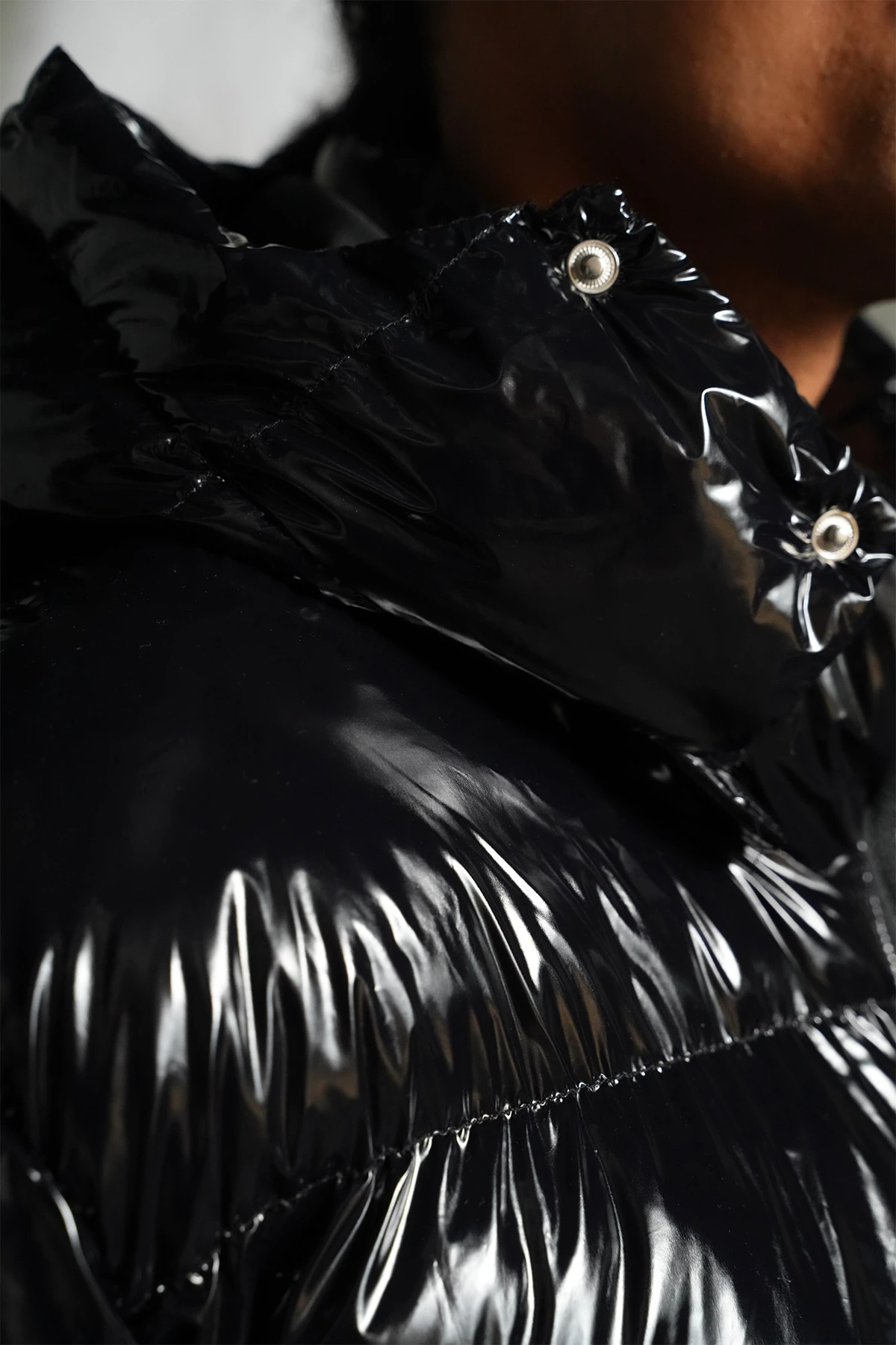 Kapüşonlu Parlak Şişme Mont