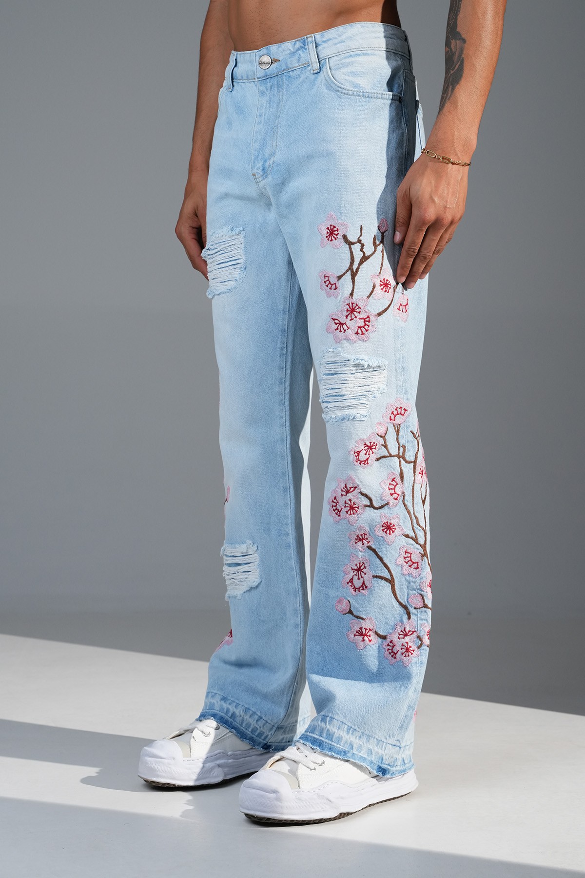 Nakış Detaylı Regular Fit Flare Kot Pantolon