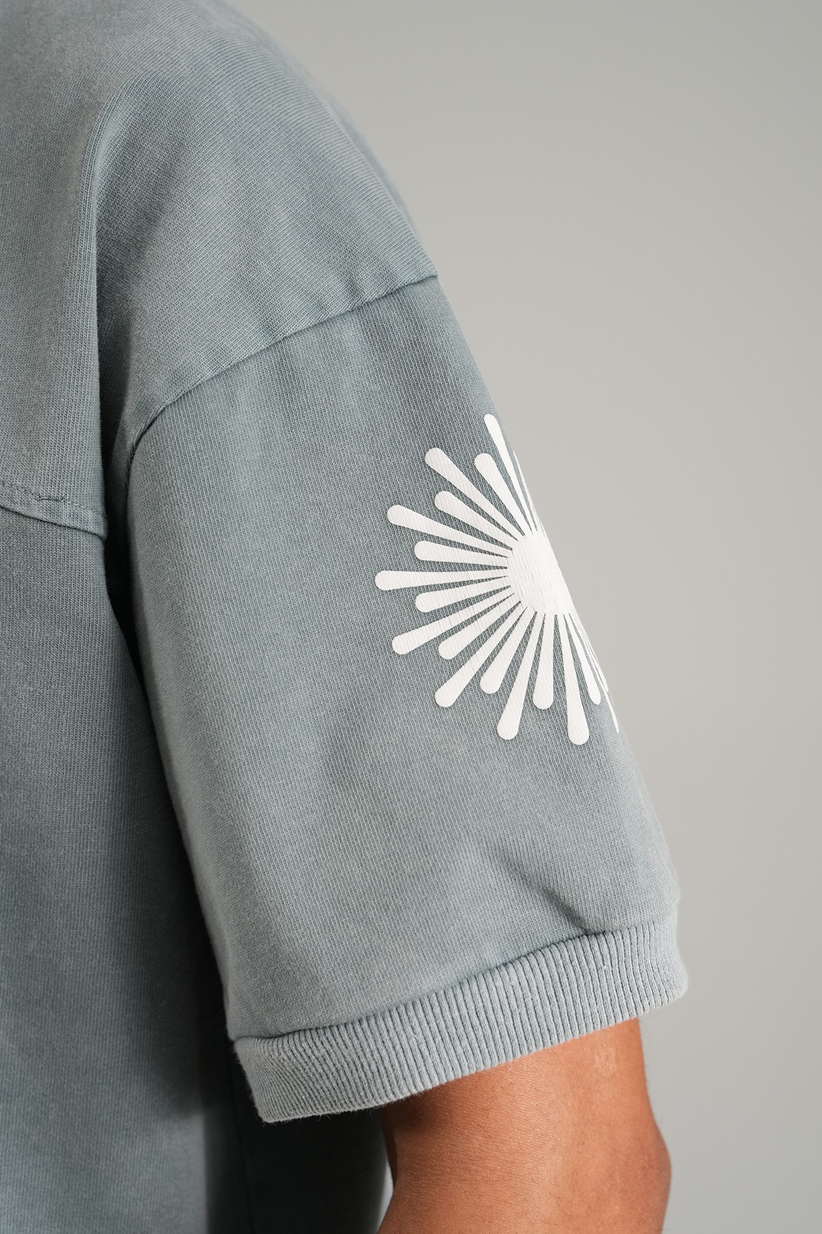 99 Baskılı V Yaka Oversize Tişört - gray