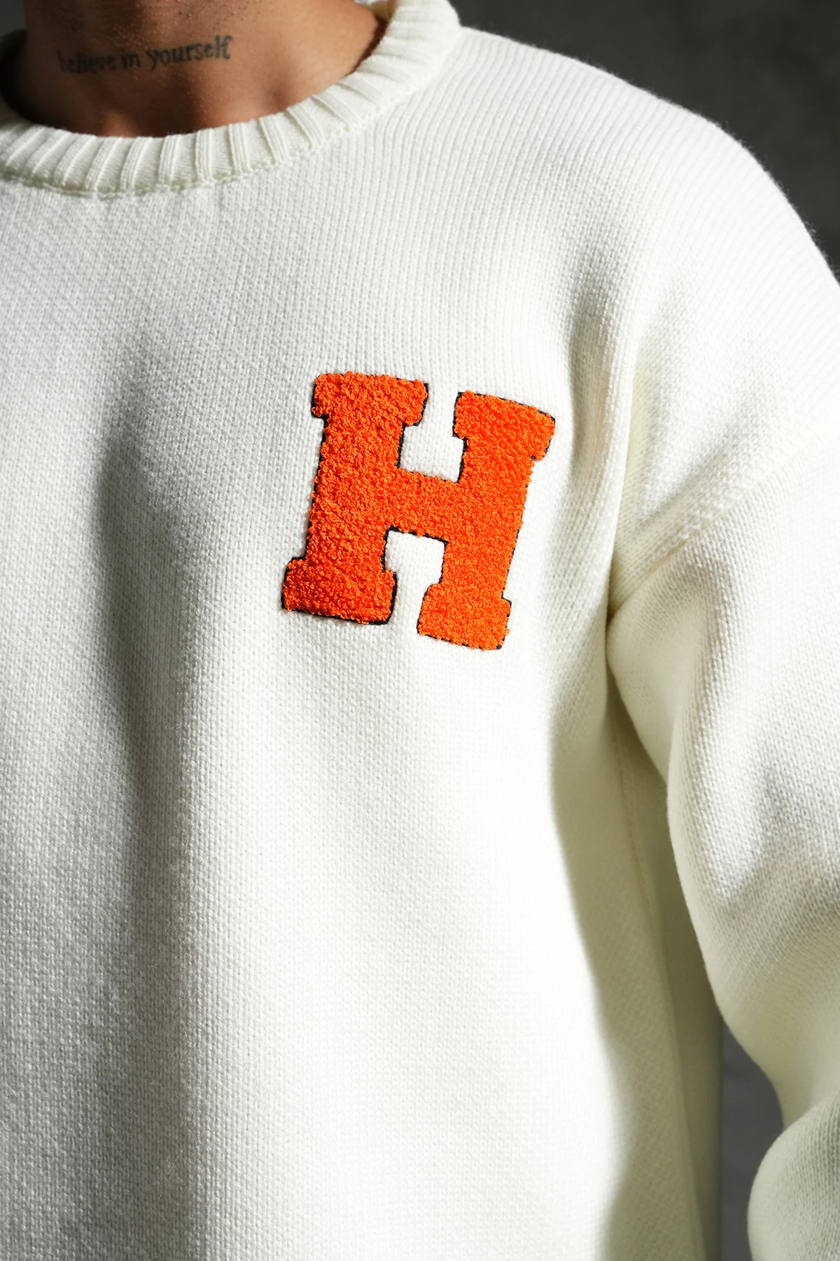 H Detaylı Triko Kazak