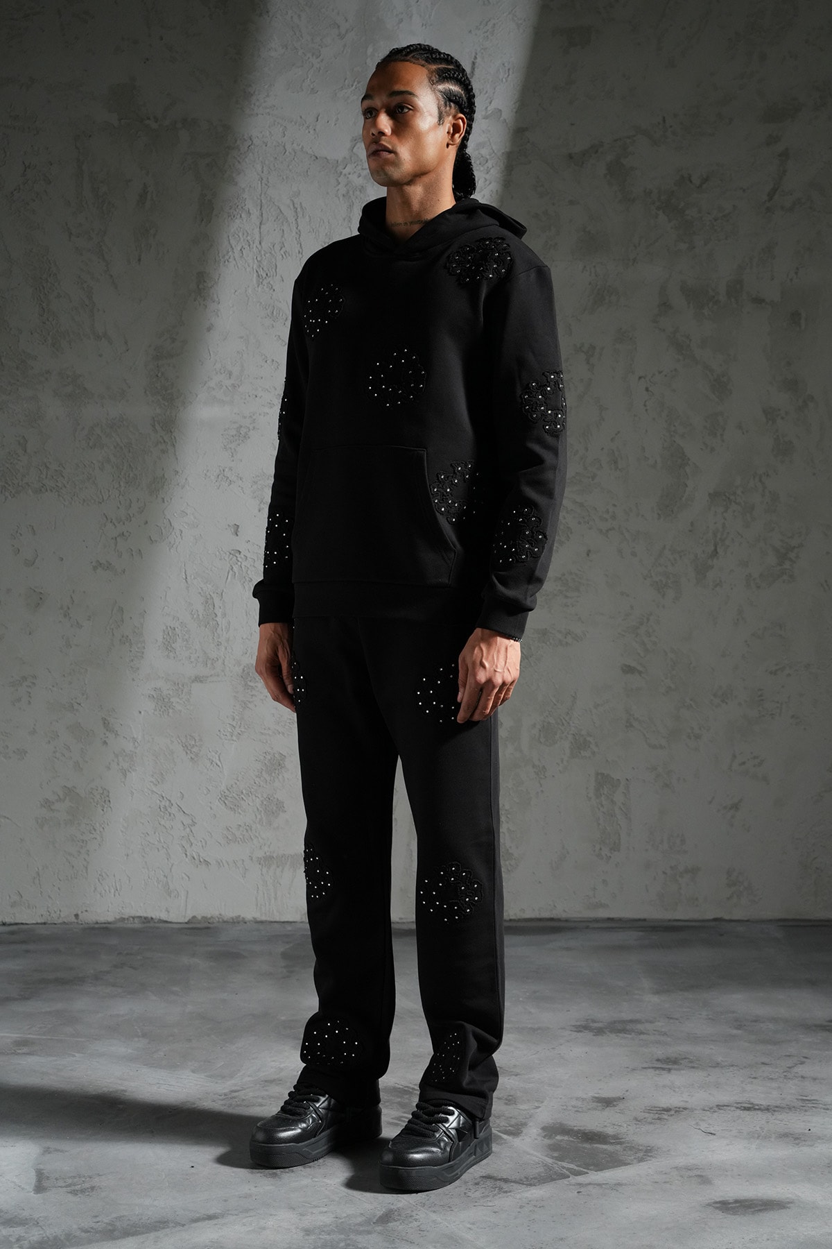 Taş Detaylı Çiçek Nakışlı Eşofman Takım