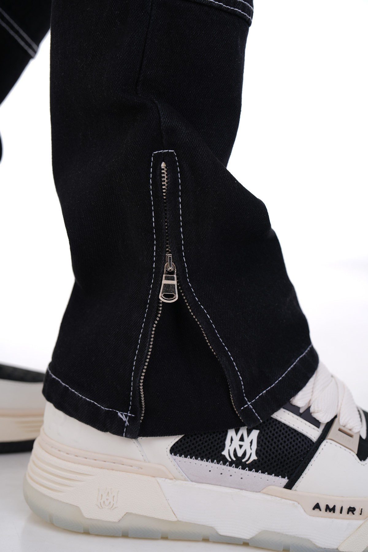 Zipped Jeans with Stitching Detail