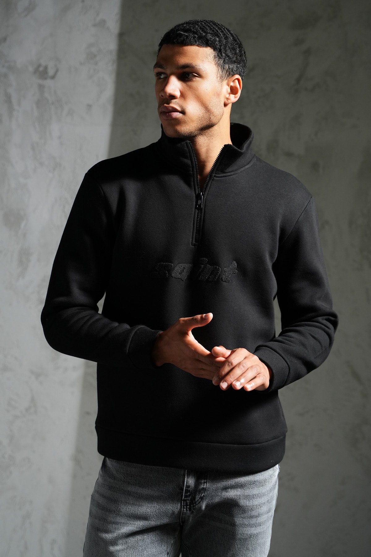 Saint Detaylı Yarım Fermuarlı Sweat
